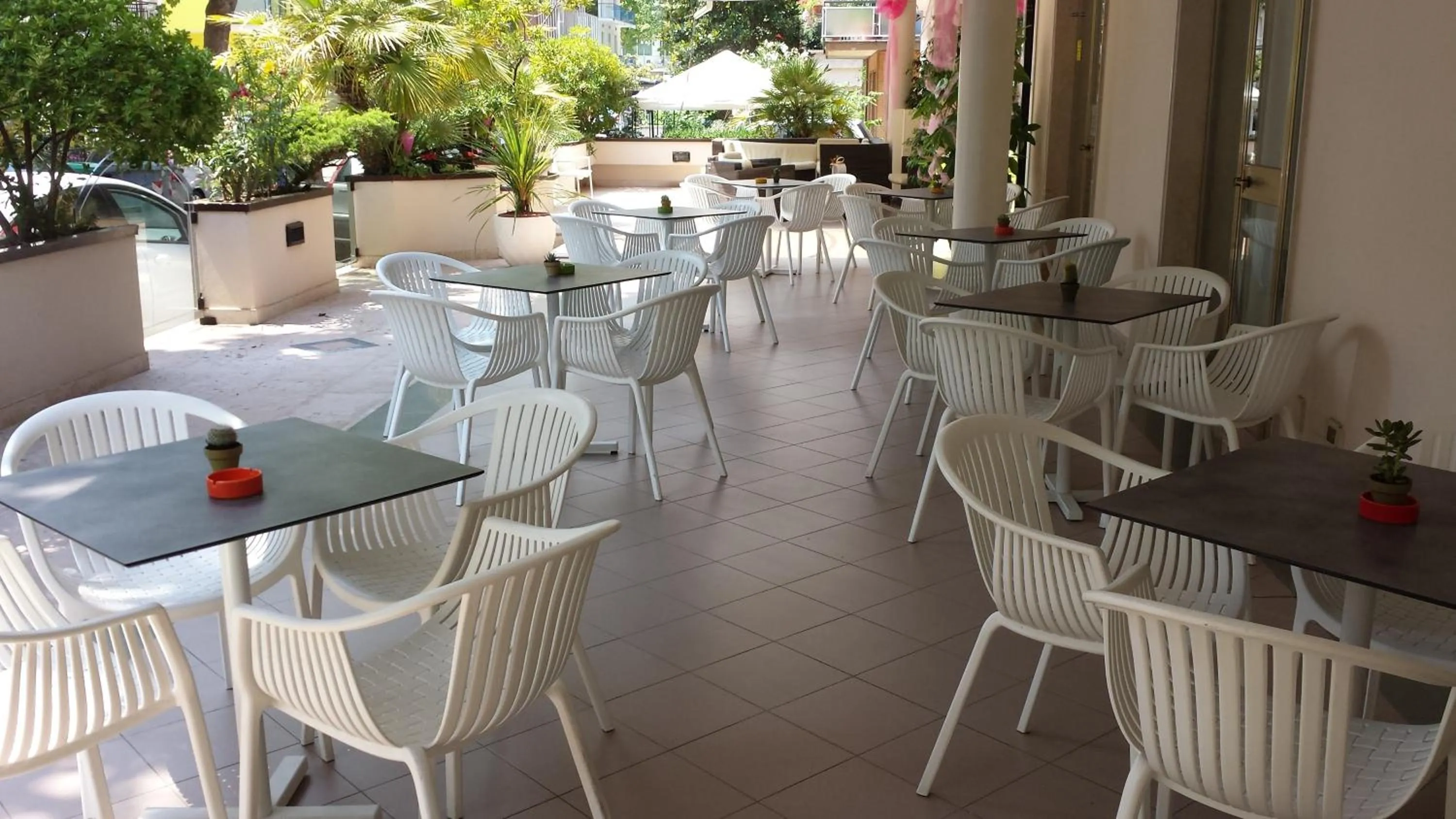 Facade/entrance in Hotel Montecarlo