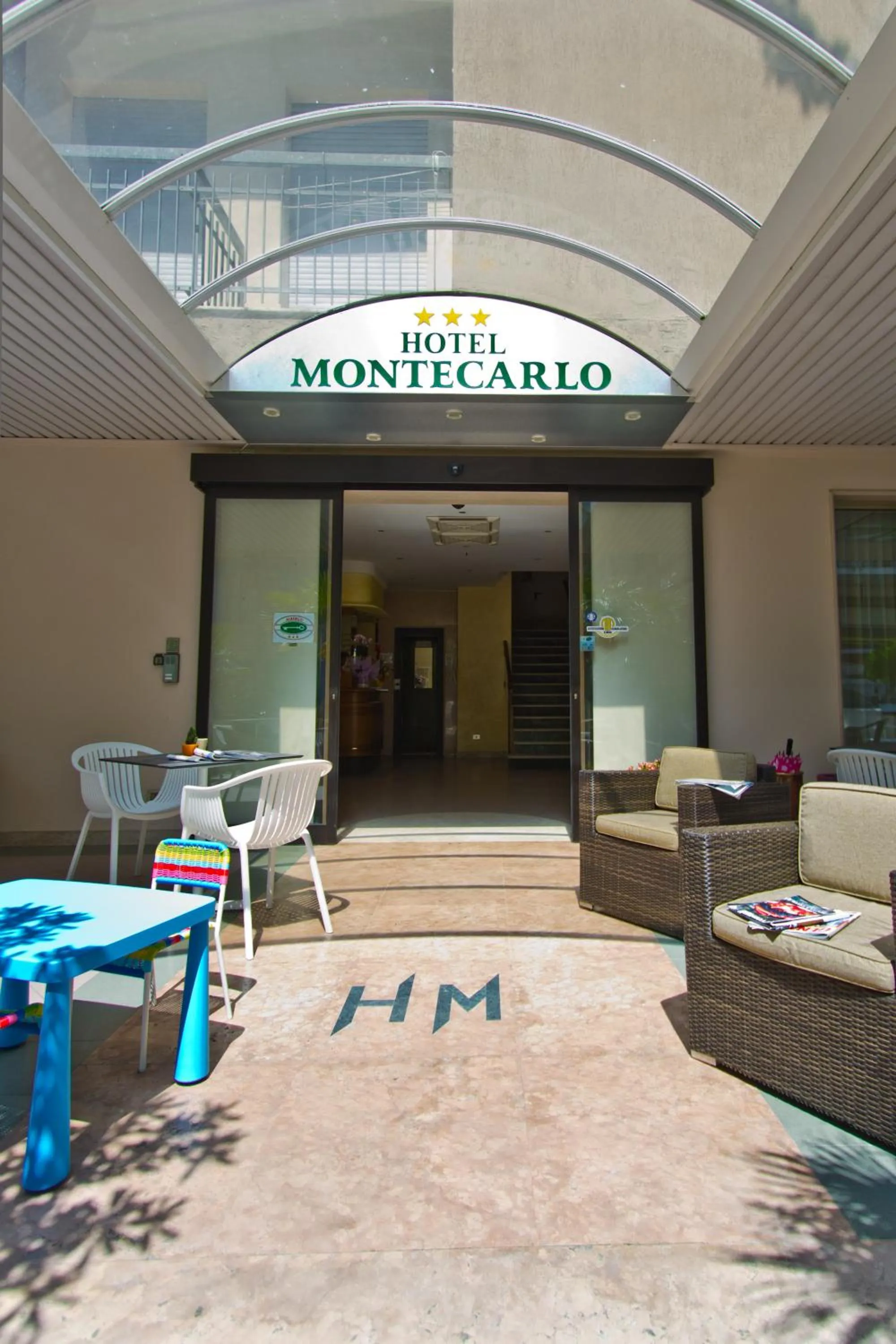 Facade/entrance in Hotel Montecarlo