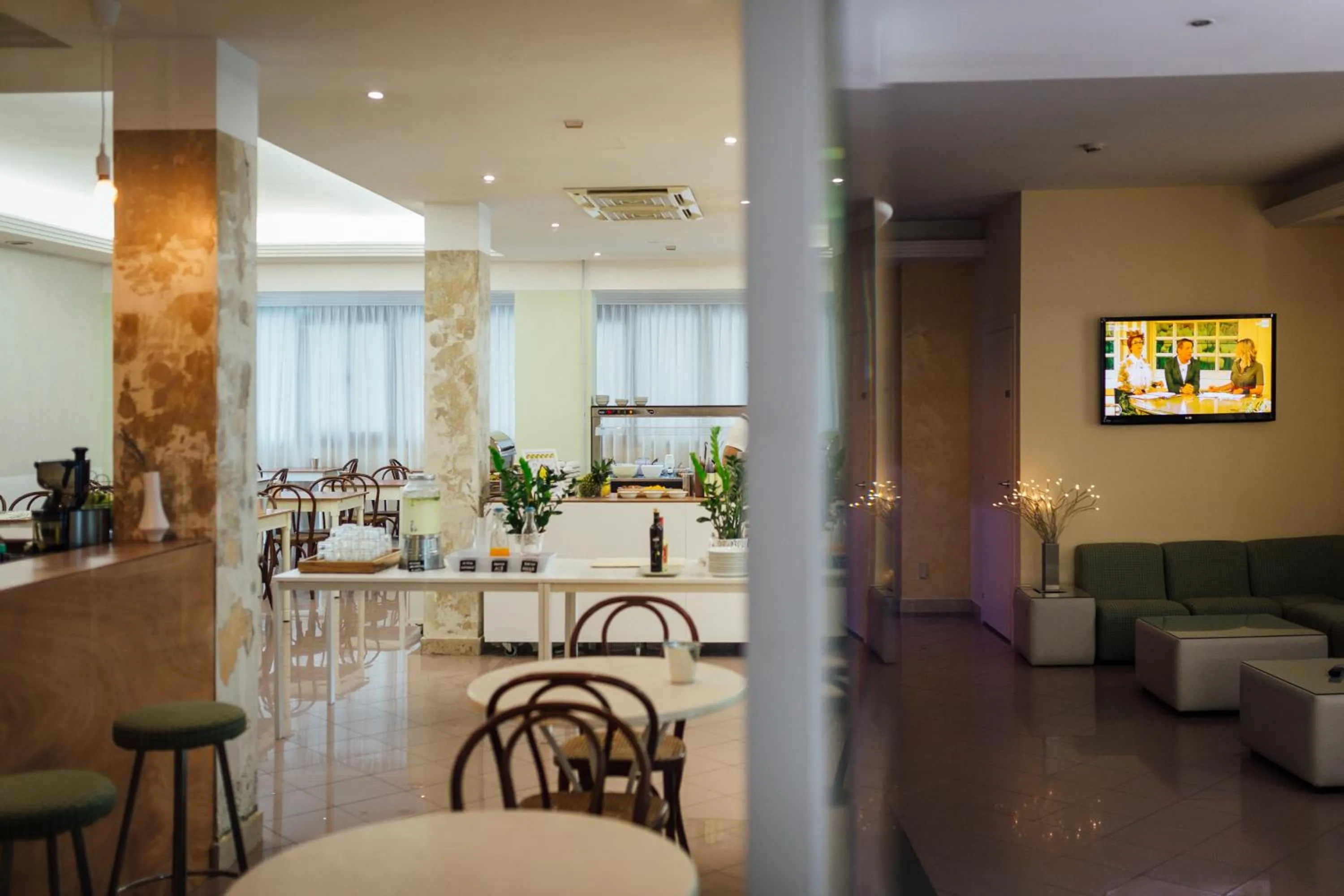 Communal lounge/ TV room in Hotel Montecarlo