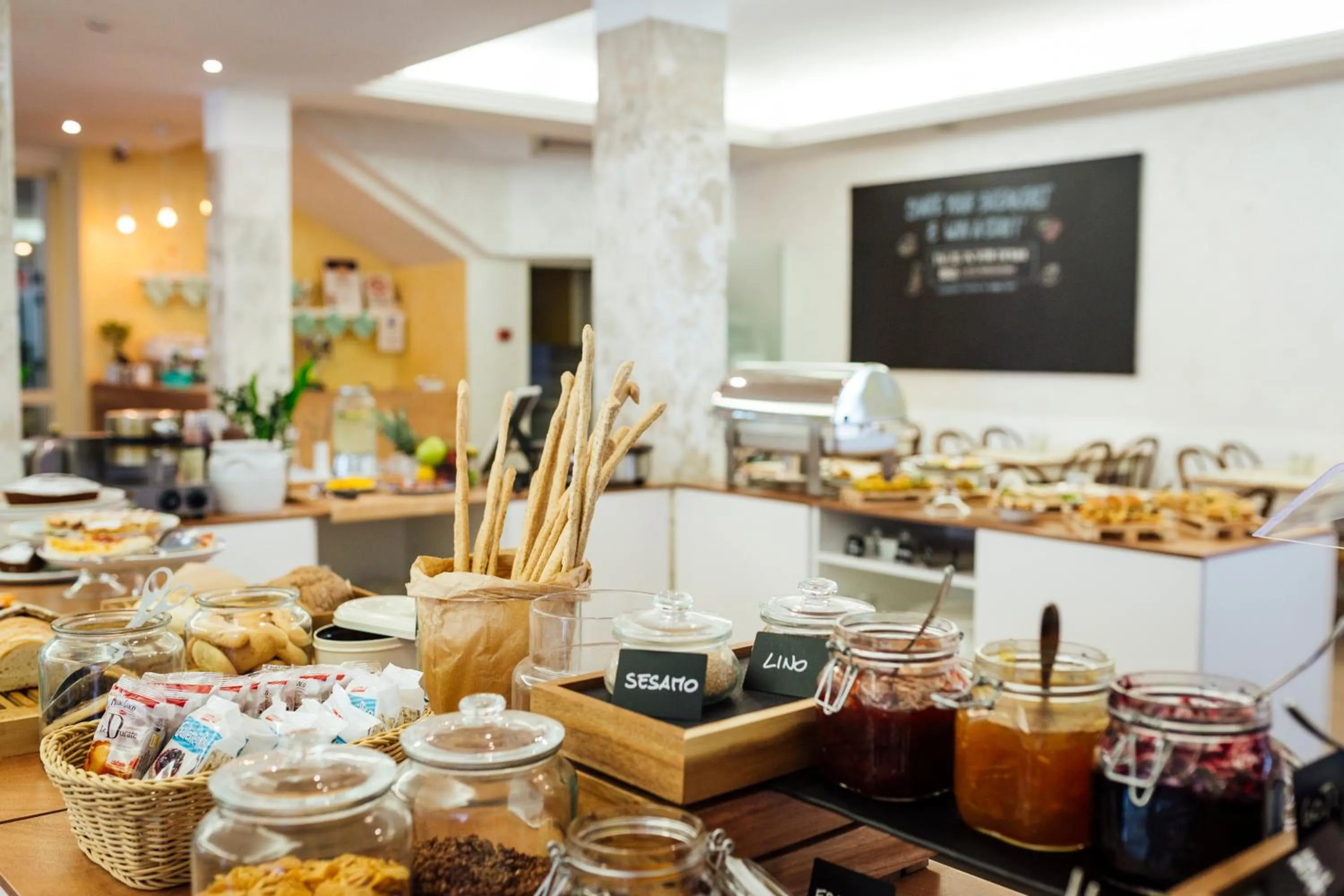 Breakfast in Hotel Montecarlo