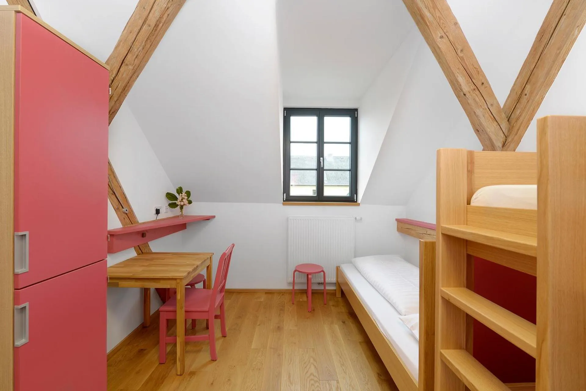 Photo of the whole room, Bed in Herberge Hof Armada