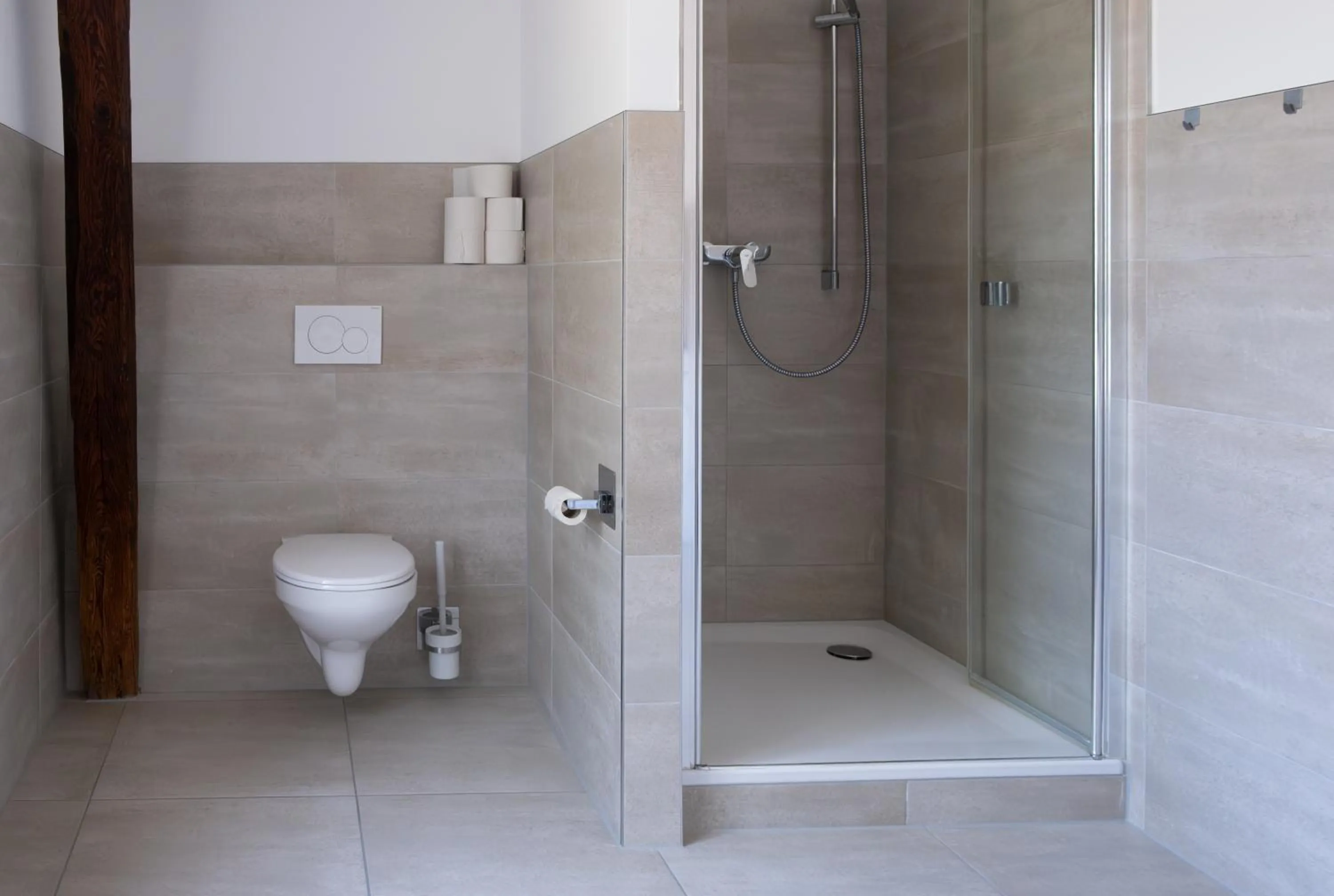 Shower in Herberge Hof Armada