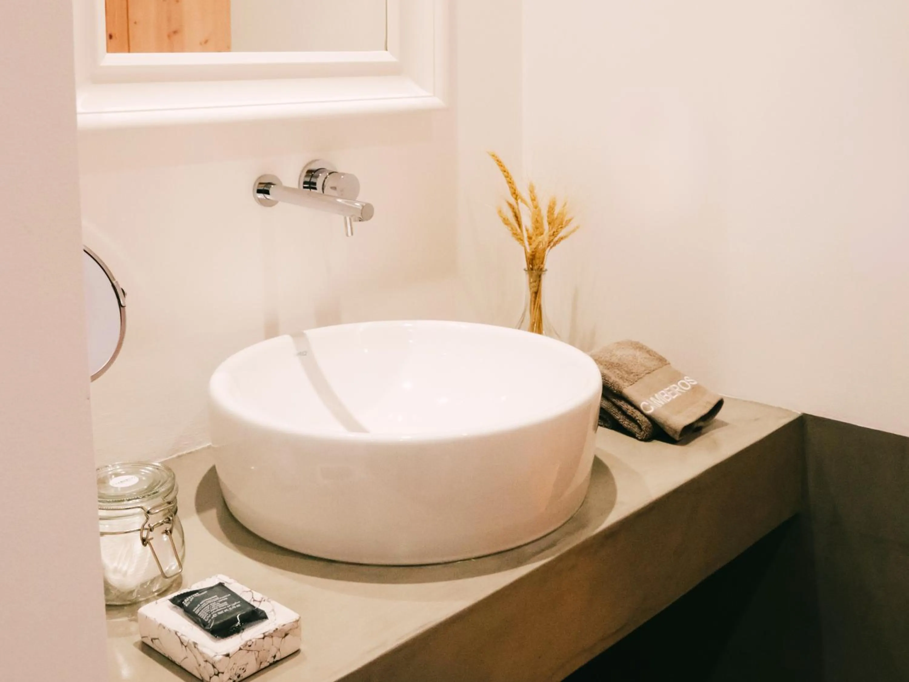 Toilet in CAMBEIROS - Guest House