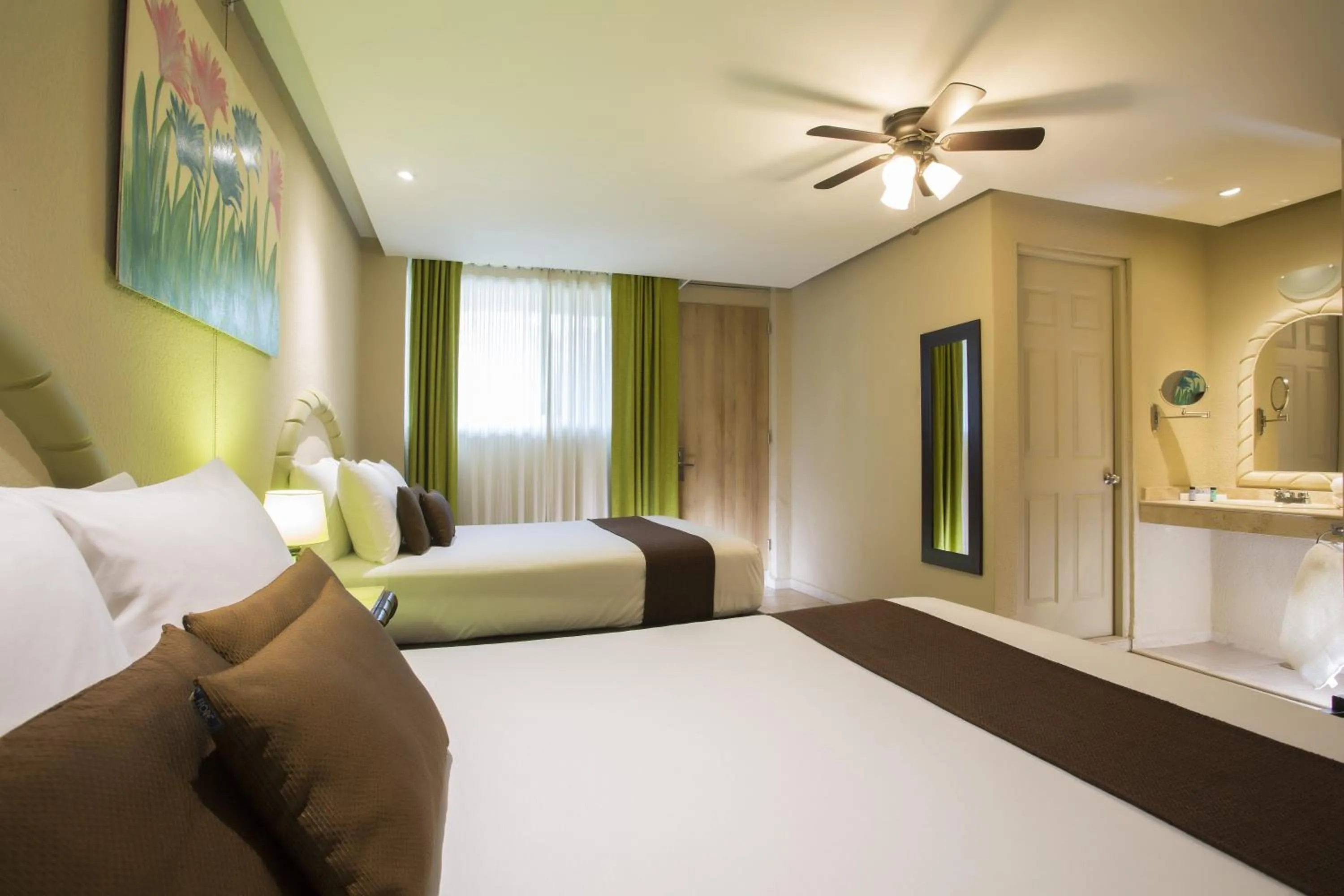 Photo of the whole room, Bed in Gamma Cuernavaca Puerta Paraiso