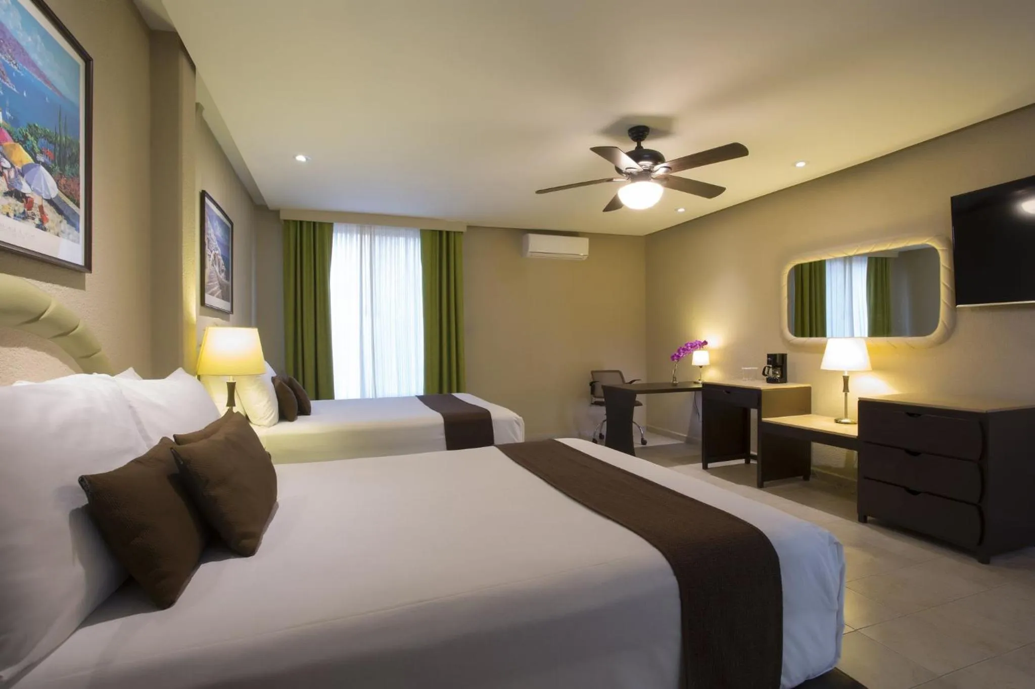 Photo of the whole room, Bed in Gamma Cuernavaca Puerta Paraiso