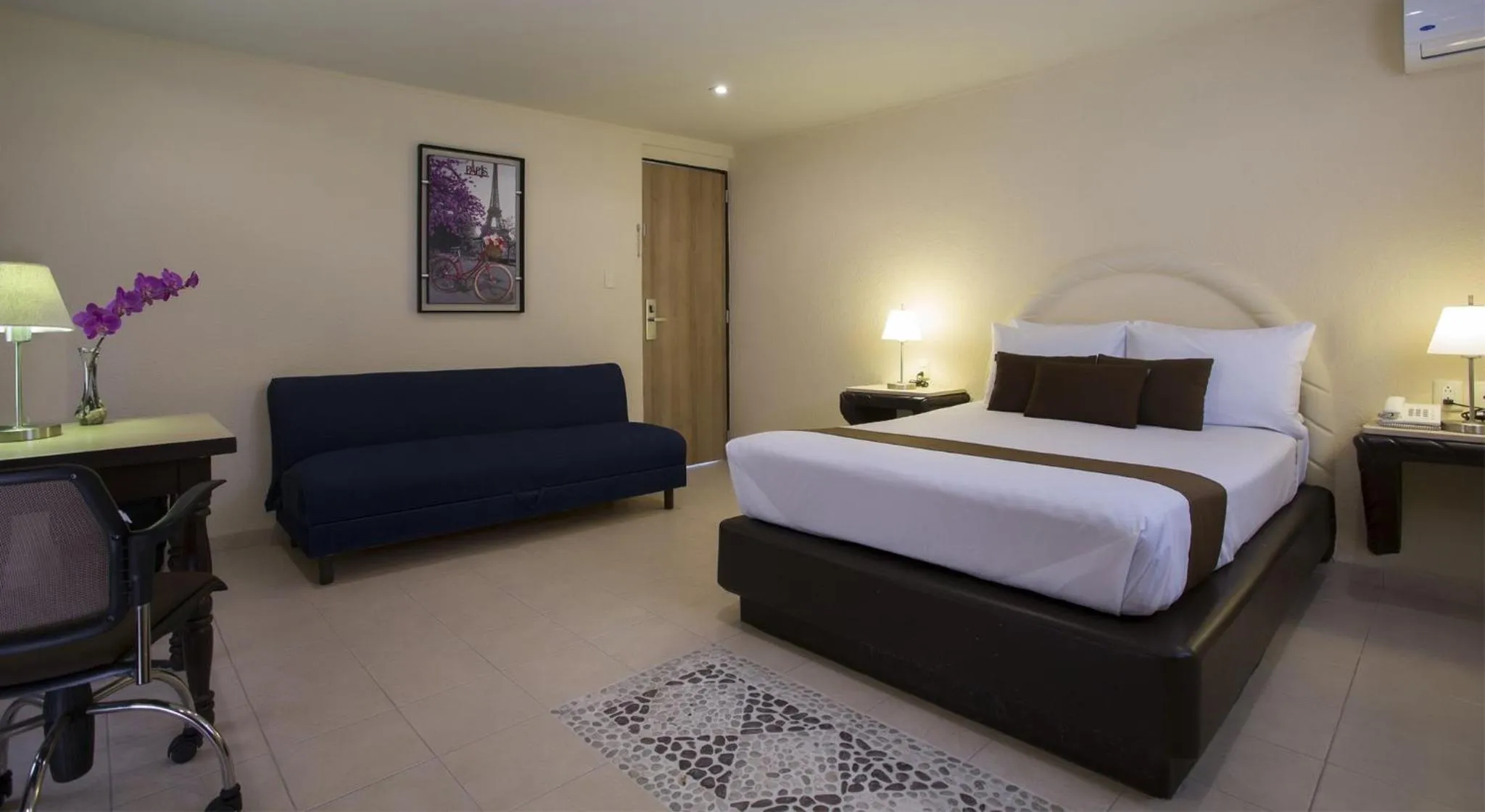 Photo of the whole room, Bed in Gamma Cuernavaca Puerta Paraiso