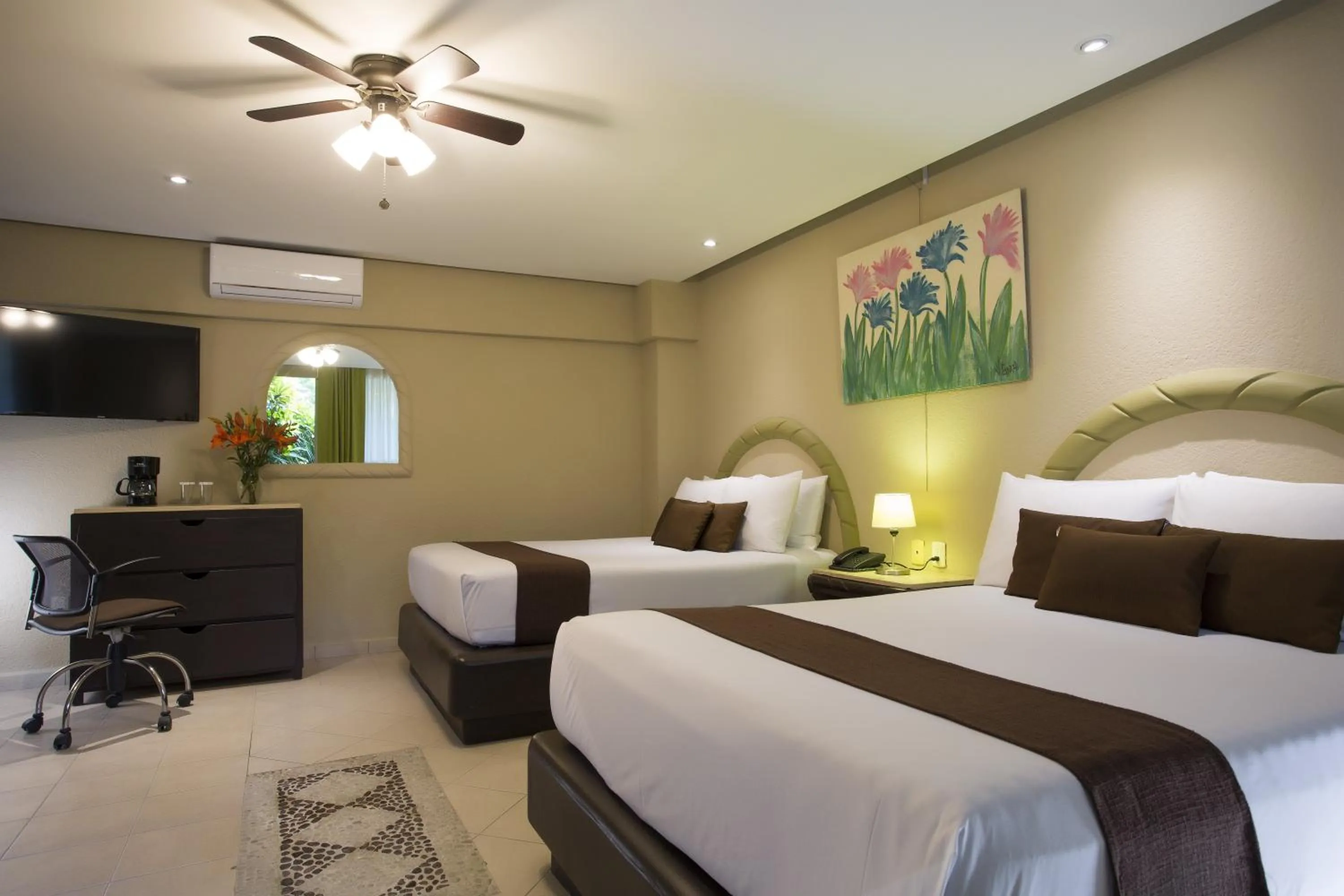 Photo of the whole room, Bed in Gamma Cuernavaca Puerta Paraiso