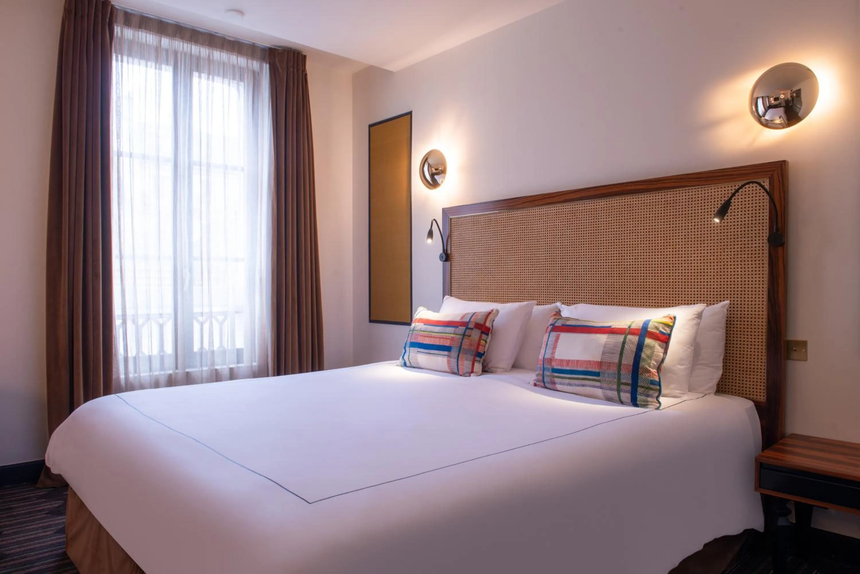 Bed in Mom'Art Hotel