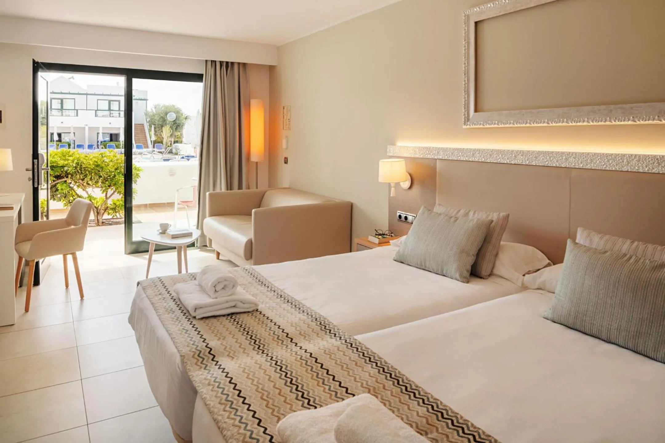 Bedroom, Bed in Hotel Pocillos Playa, solo Adultos