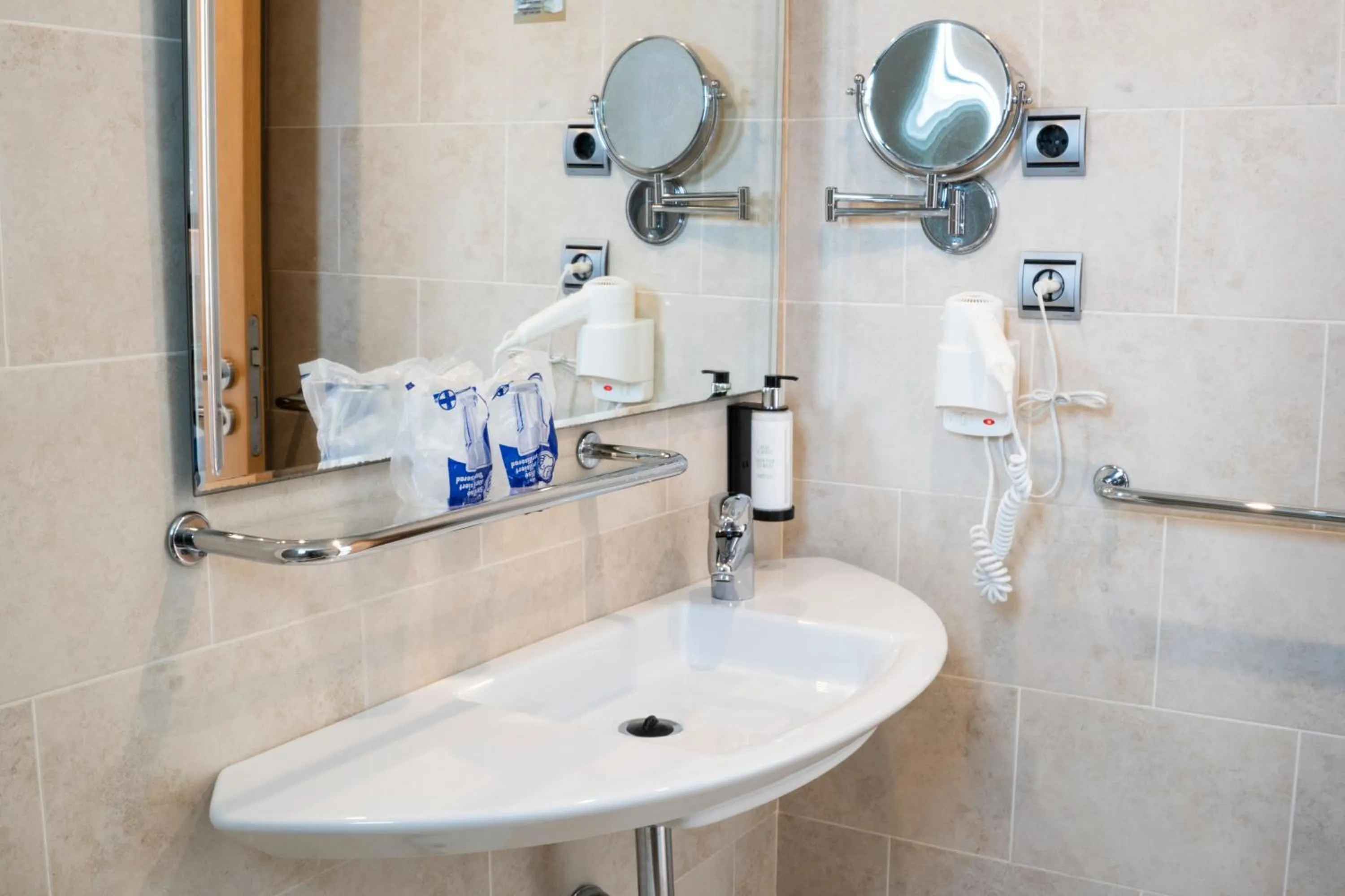 Bathroom in Hotel Pocillos Playa, solo Adultos