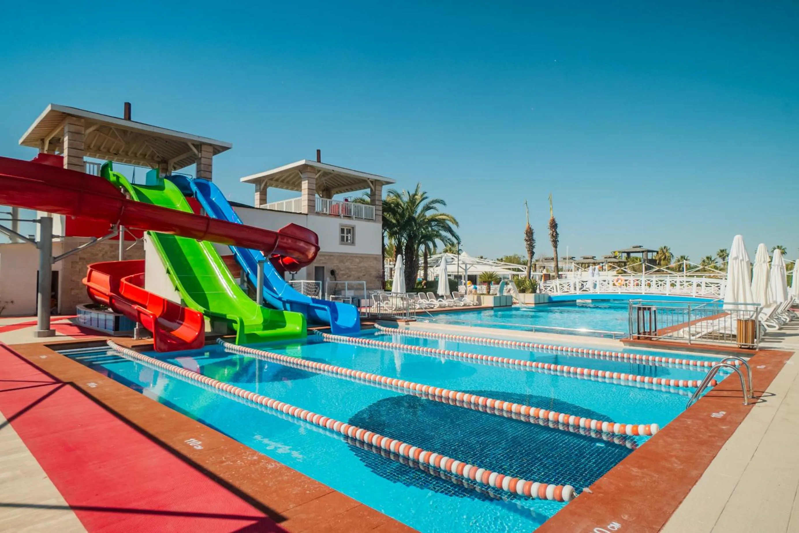 Swimming pool in Orange County Belek