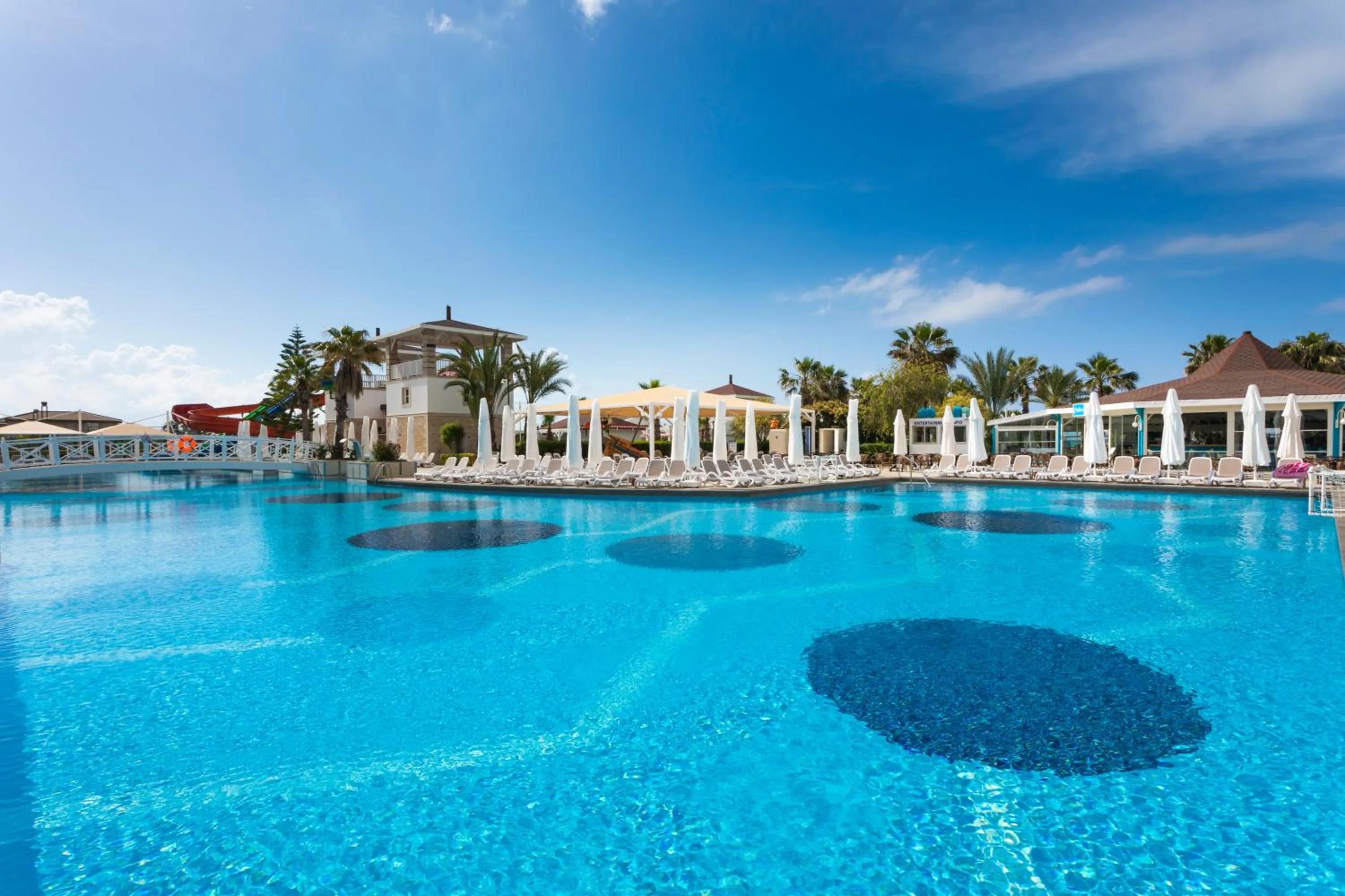 Swimming pool in Orange County Belek