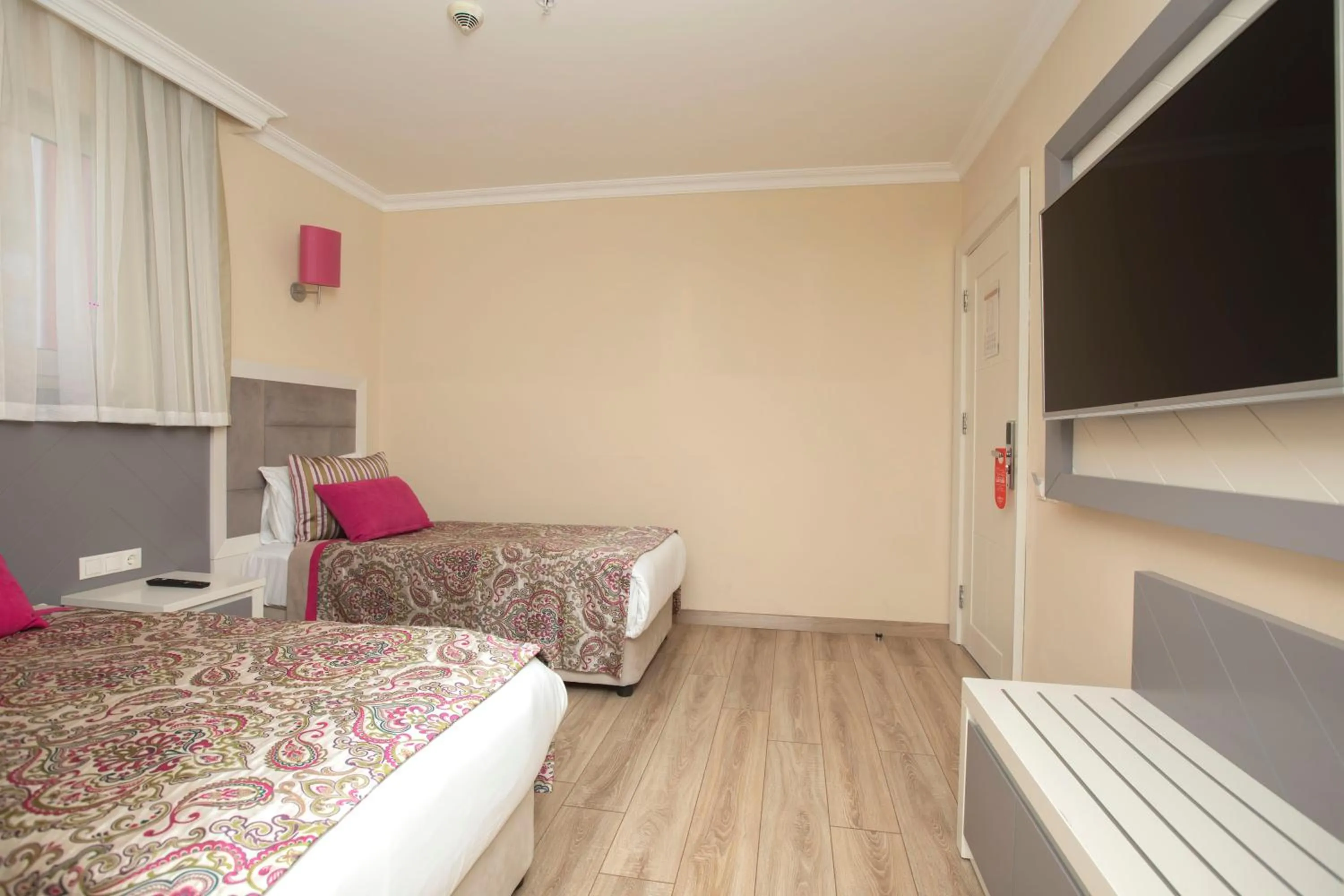 Photo of the whole room, Bed in Orange County Belek