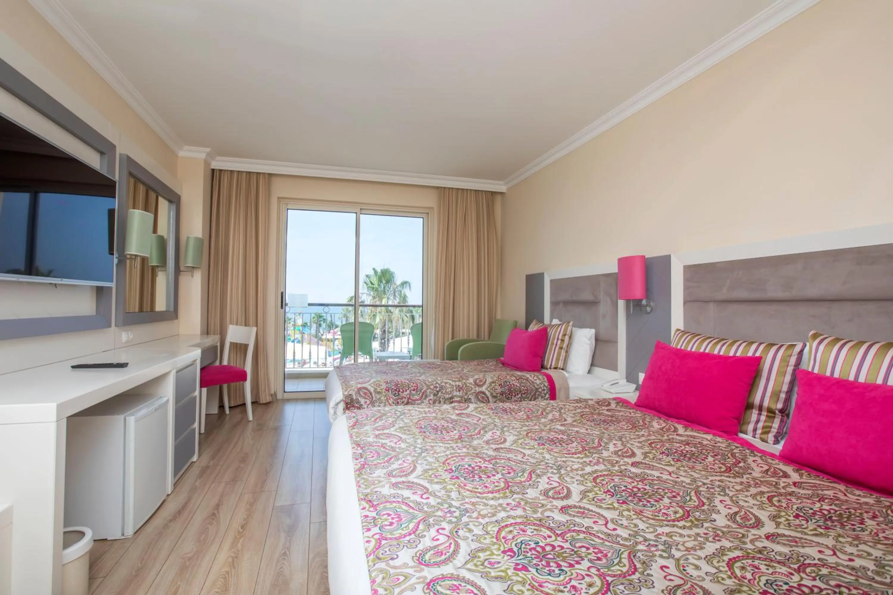 Bed in Orange County Belek