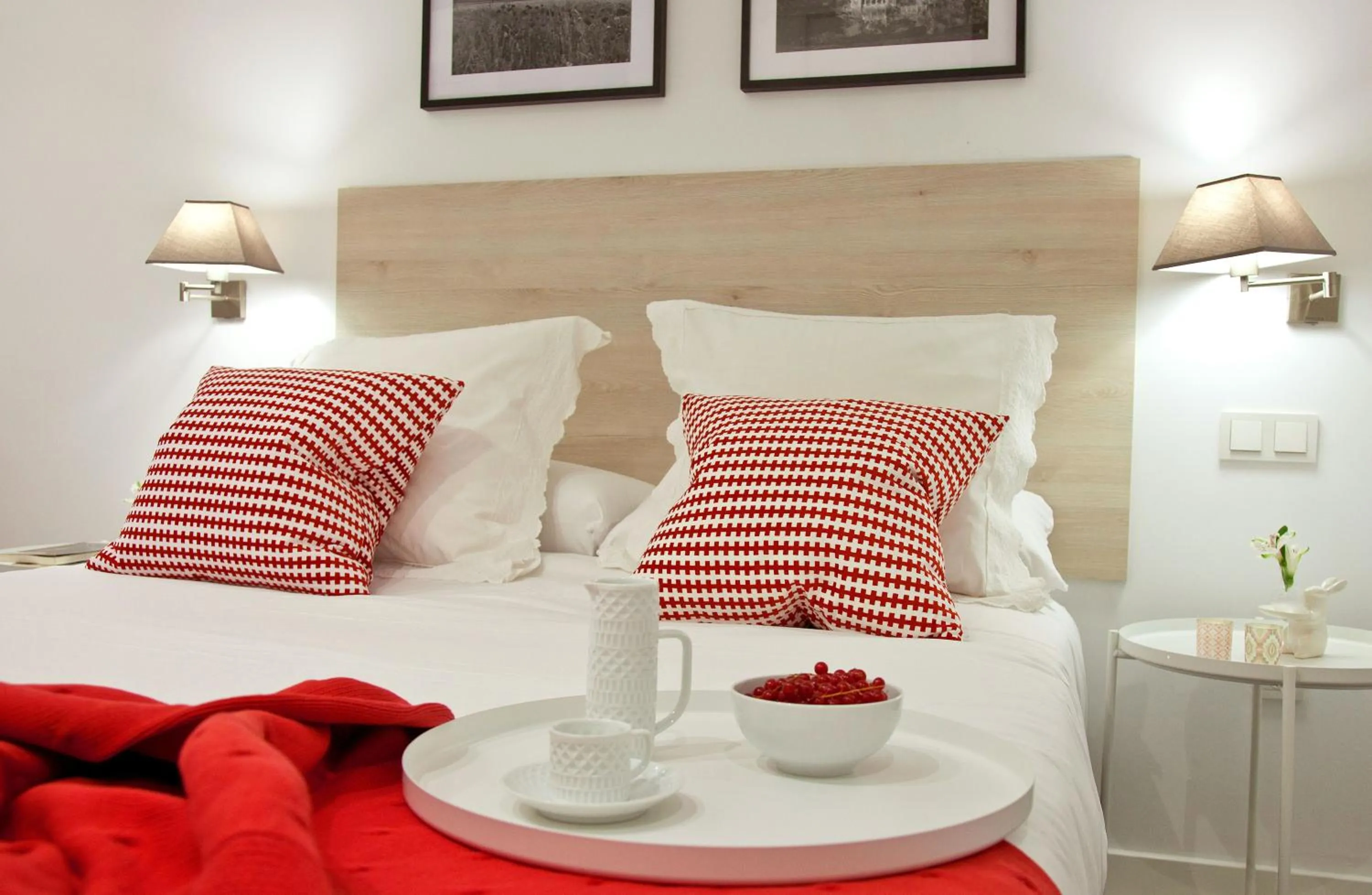 Decorative detail, Bed in Feelathome Madrid Suites Apartments
