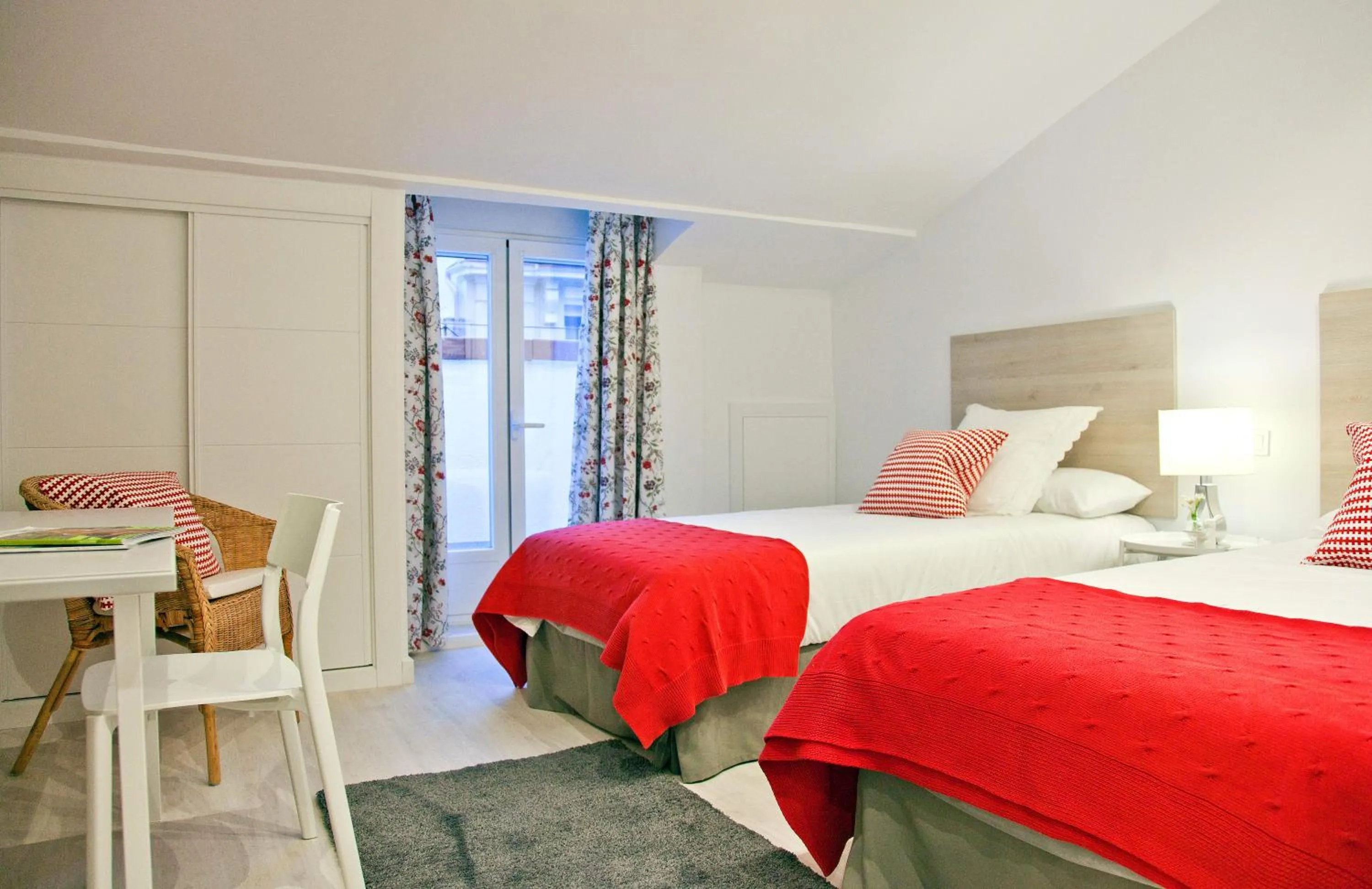 Photo of the whole room, Bed in Feelathome Madrid Suites Apartments