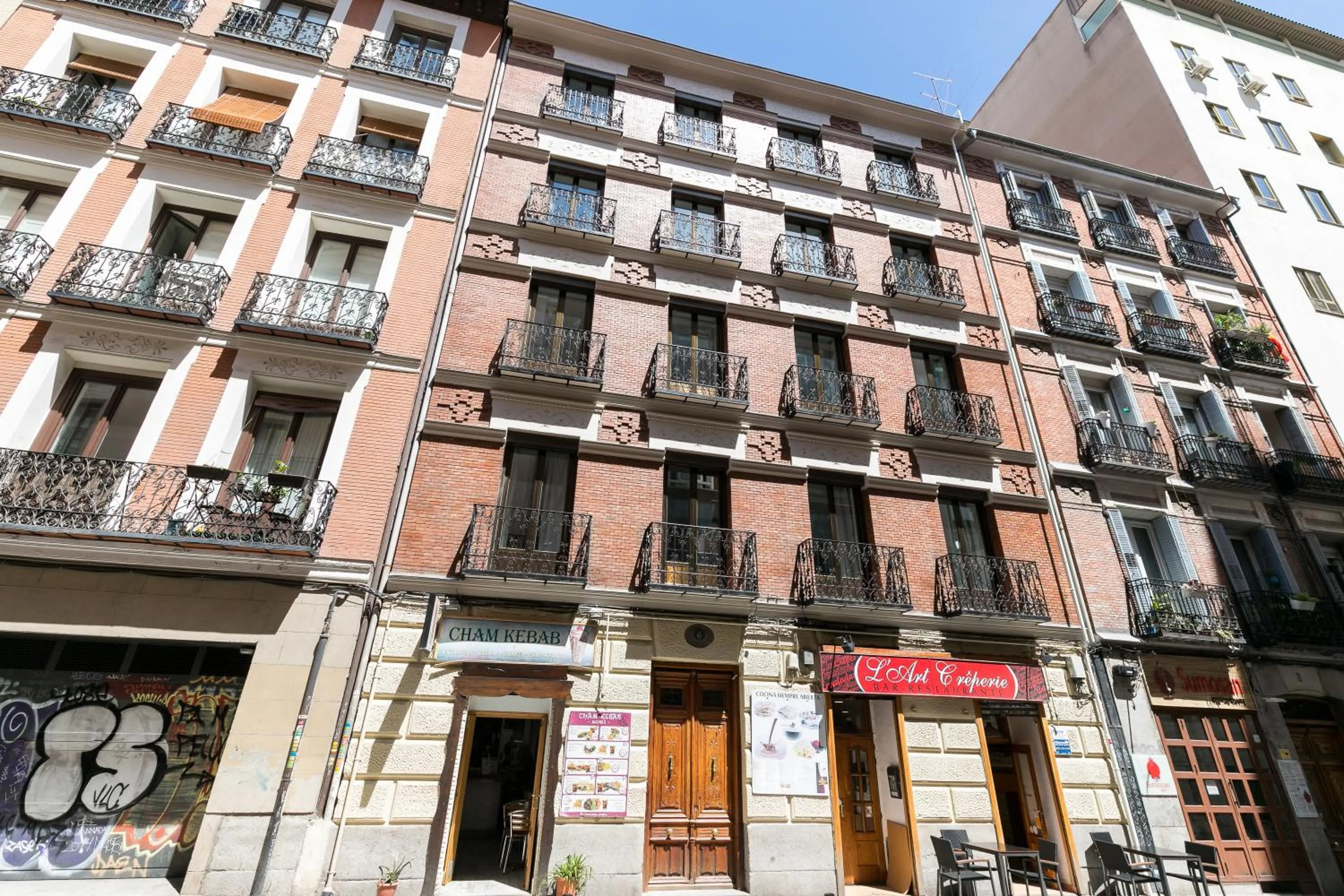 Property building in Feelathome Madrid Suites Apartments