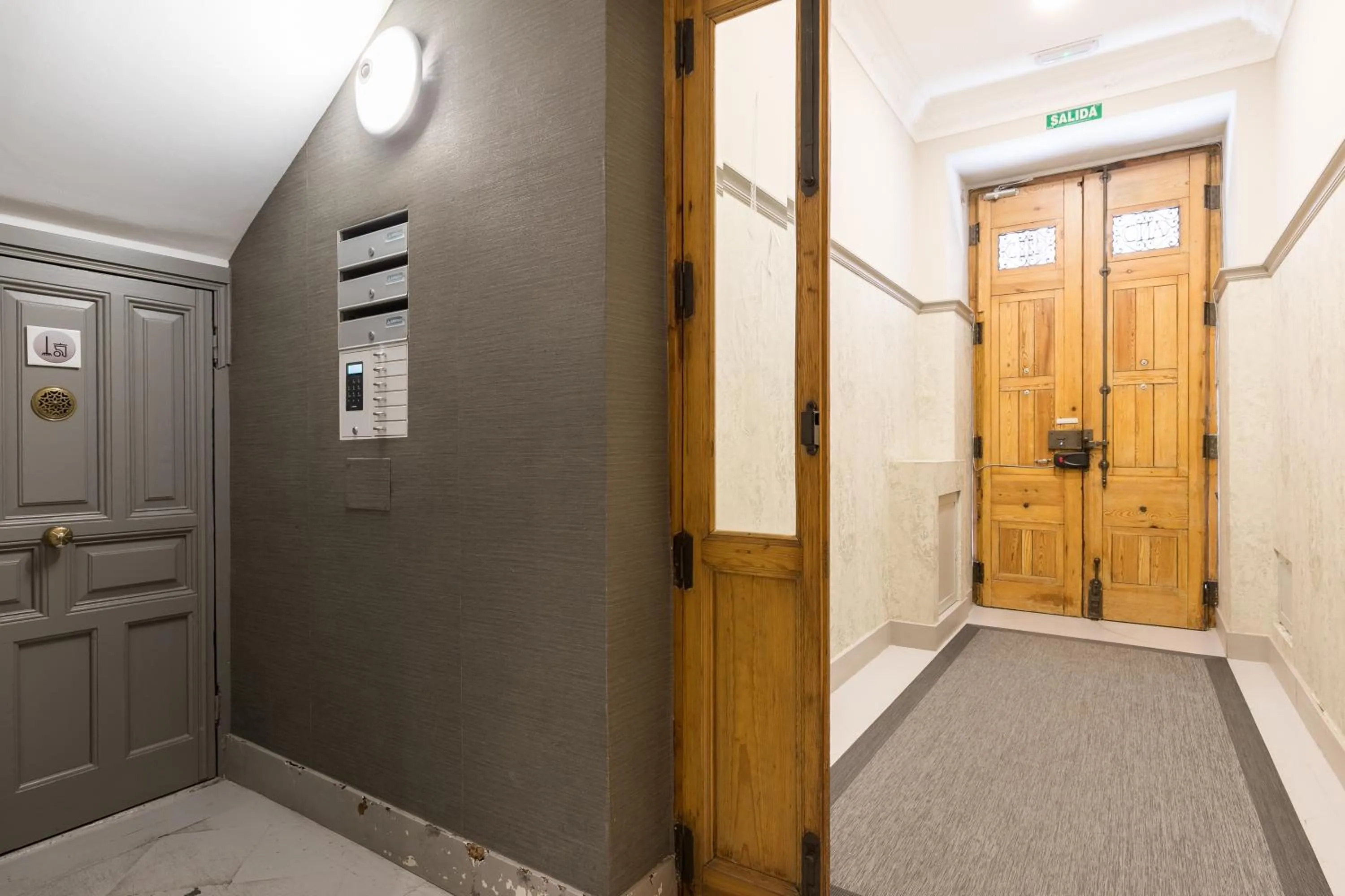 Property building in Feelathome Madrid Suites Apartments