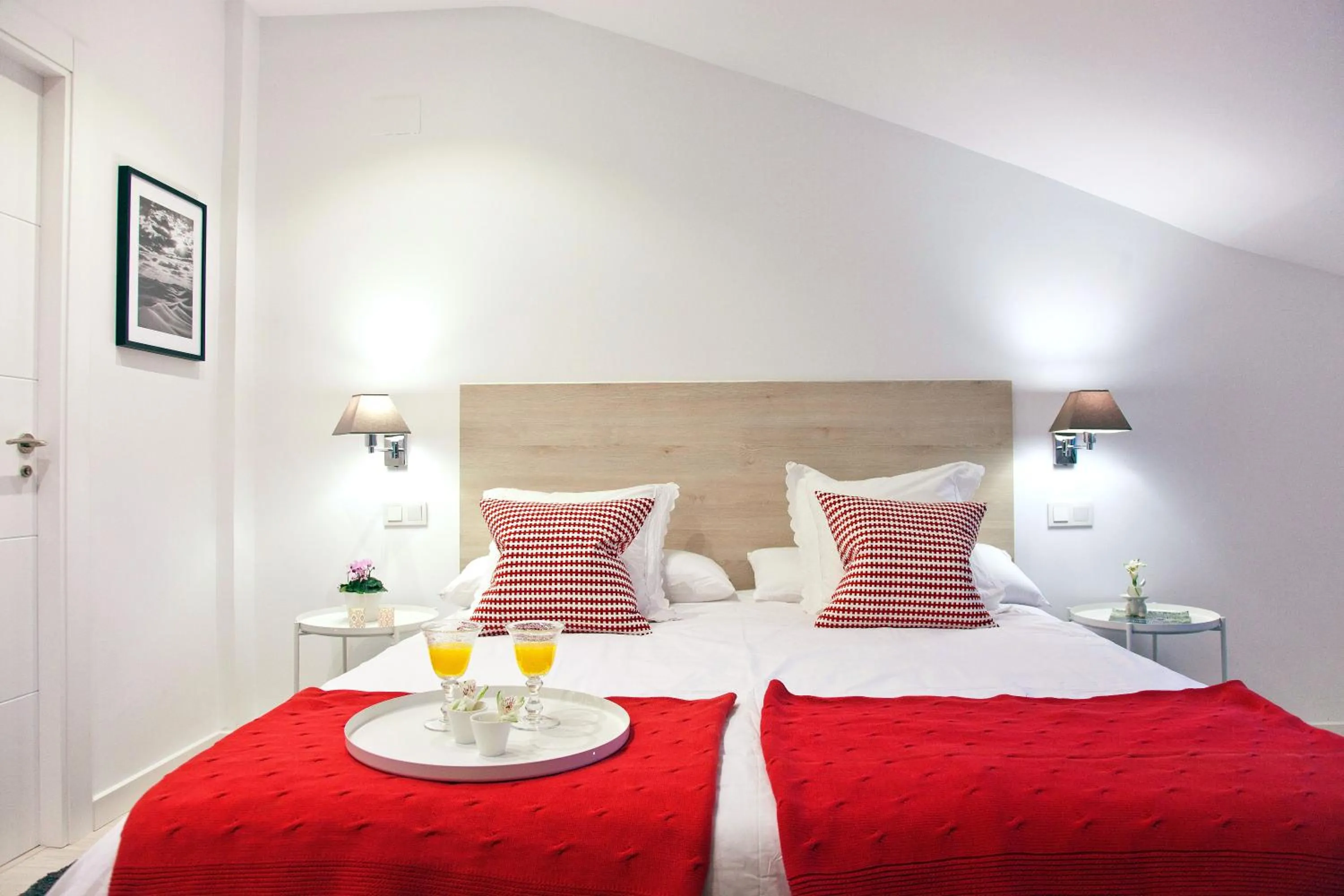 Photo of the whole room, Bed in Feelathome Madrid Suites Apartments