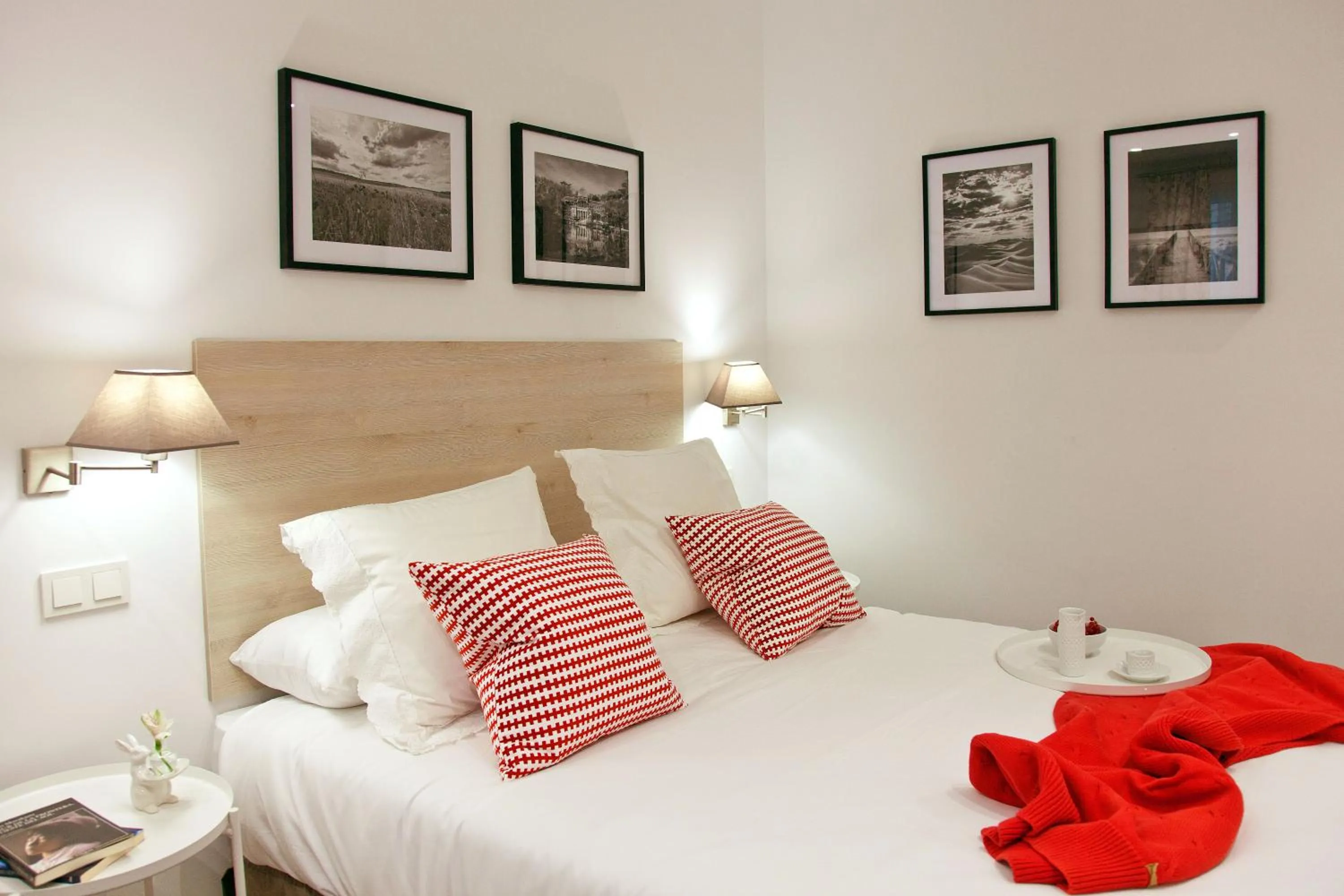 Bedroom, Bed in Feelathome Madrid Suites Apartments