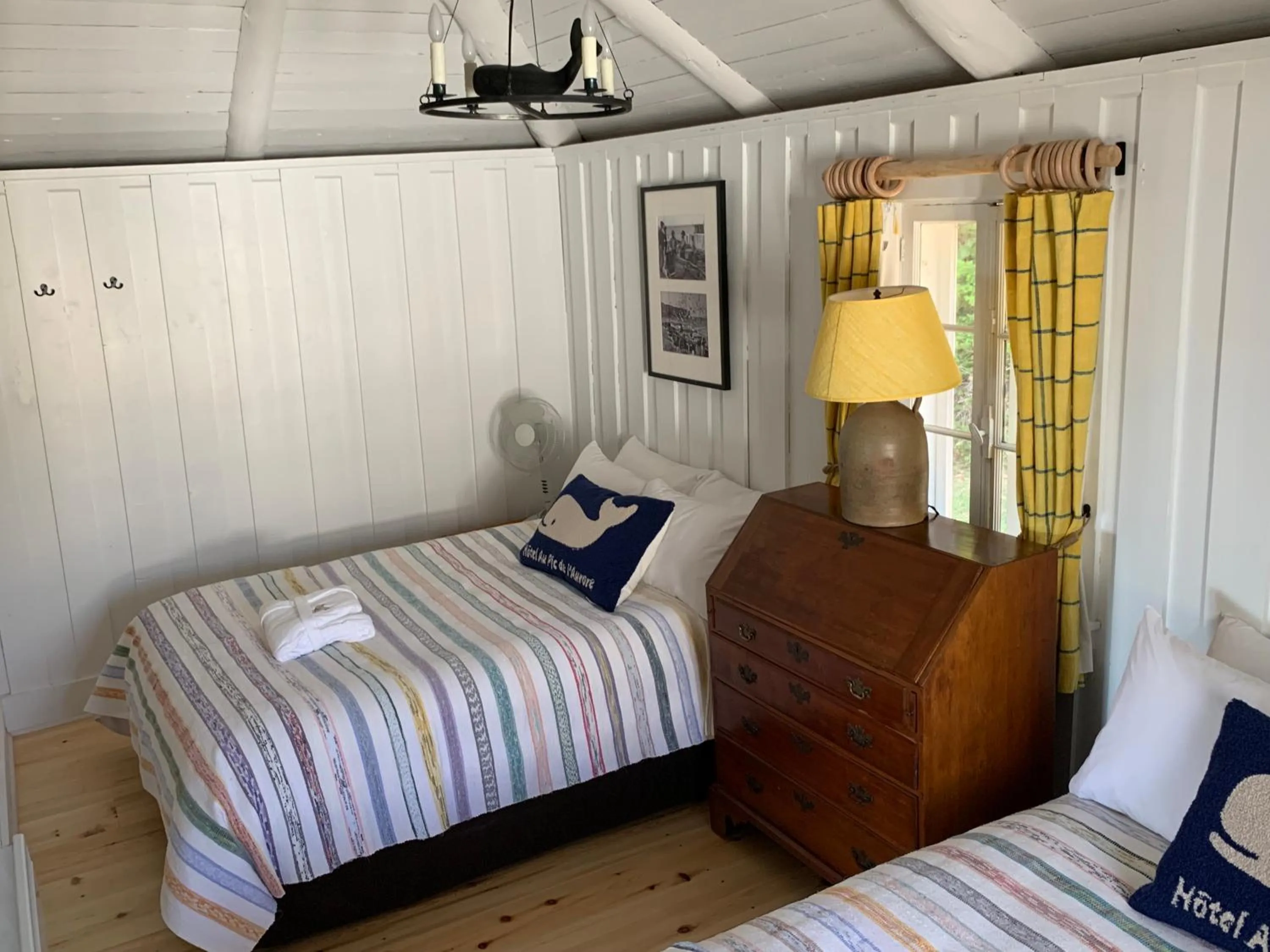 Bed in Au Pic de l'Aurore Motel-Chalets