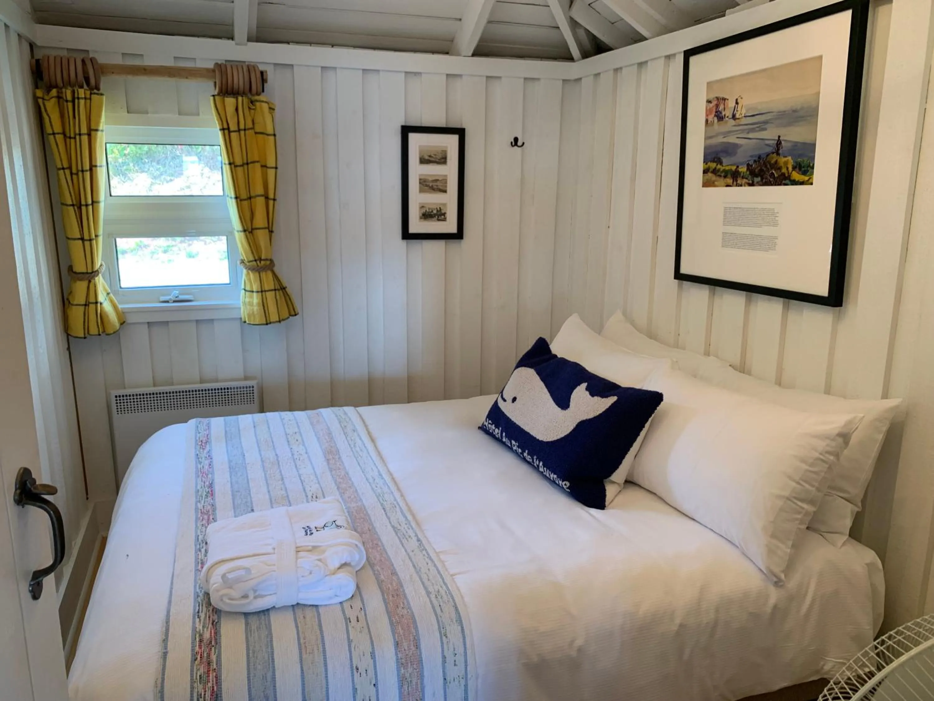 Bed in Au Pic de l'Aurore Motel-Chalets