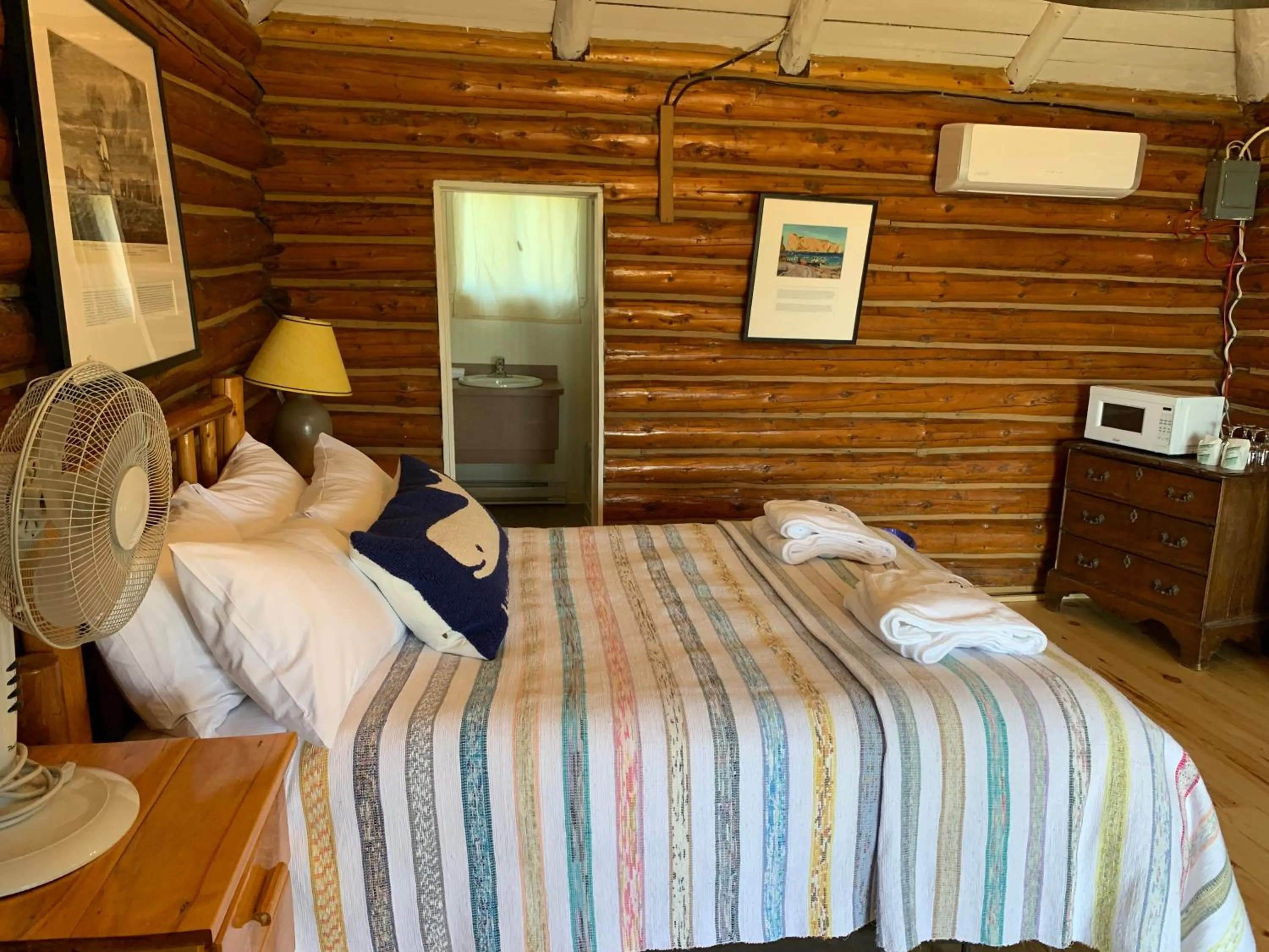 Bed in Au Pic de l'Aurore Motel-Chalets