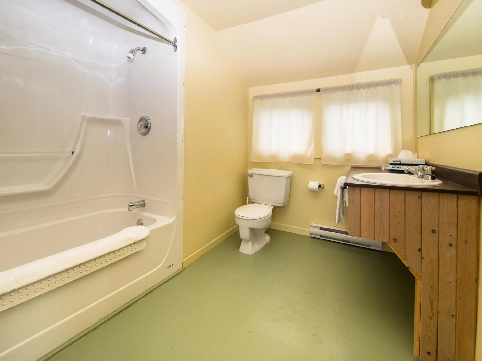 Bathroom in Au Pic de l'Aurore Motel-Chalets