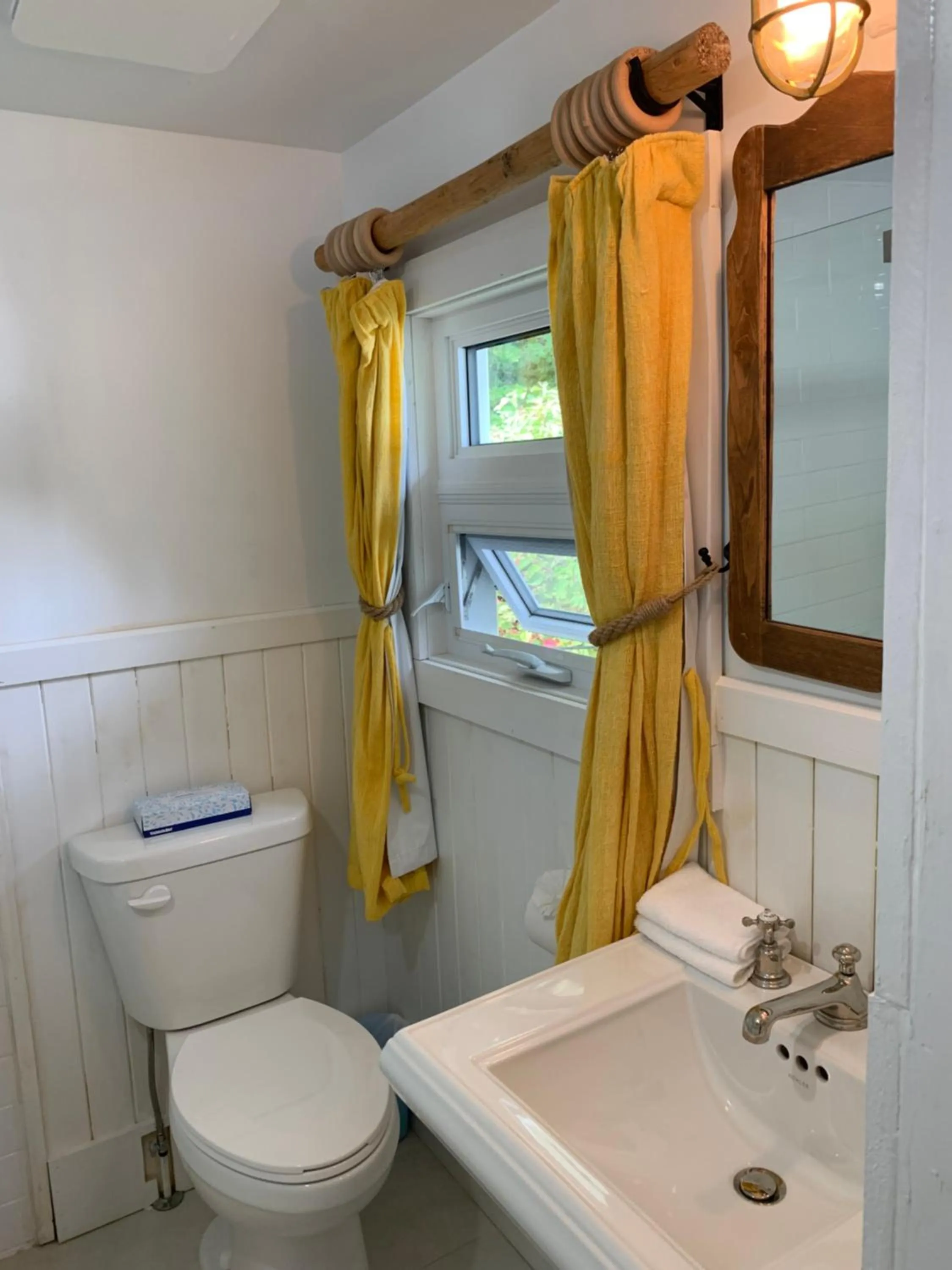 Bathroom in Au Pic de l'Aurore Motel-Chalets