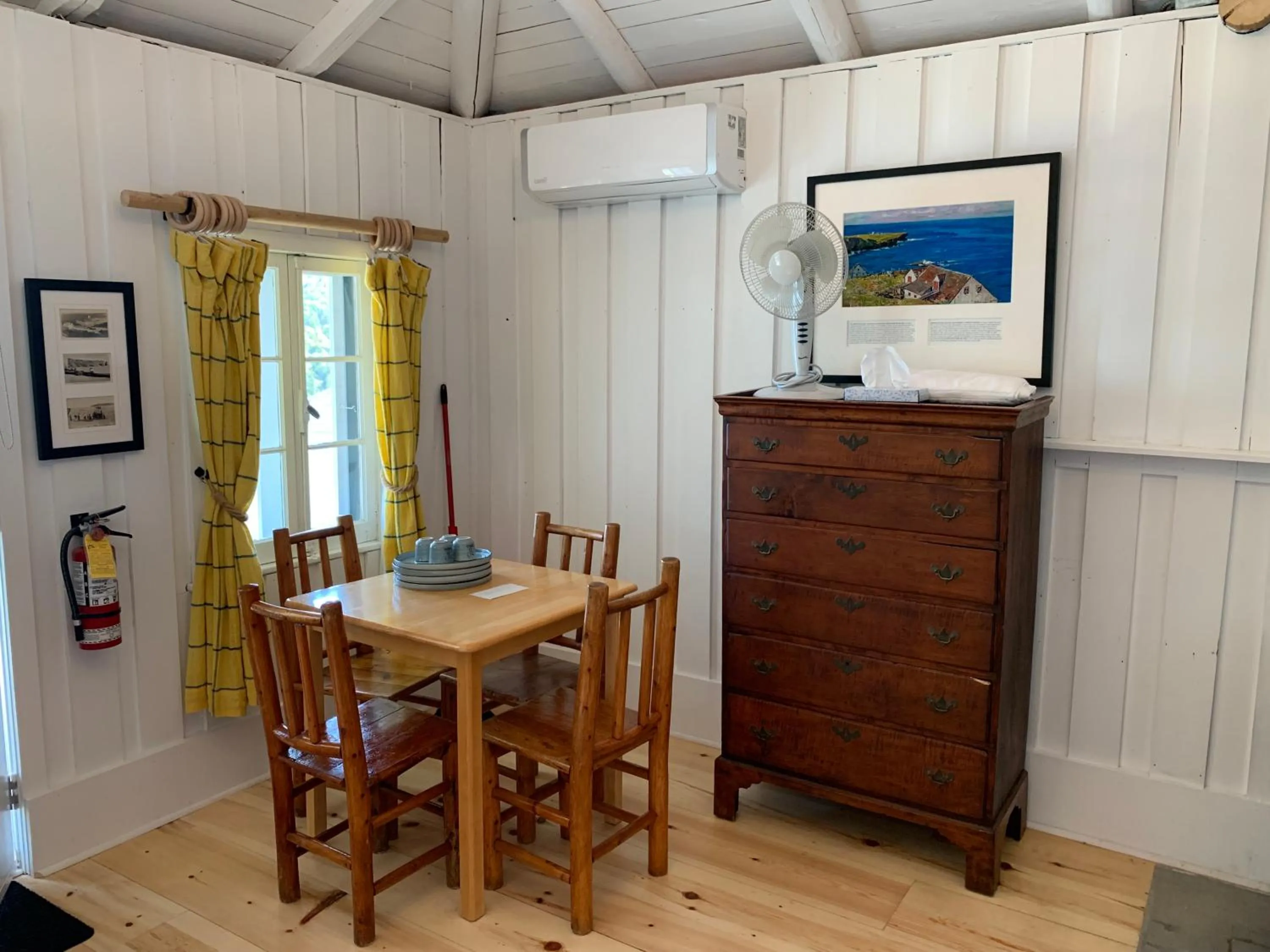 Dining area in Au Pic de l'Aurore Motel-Chalets