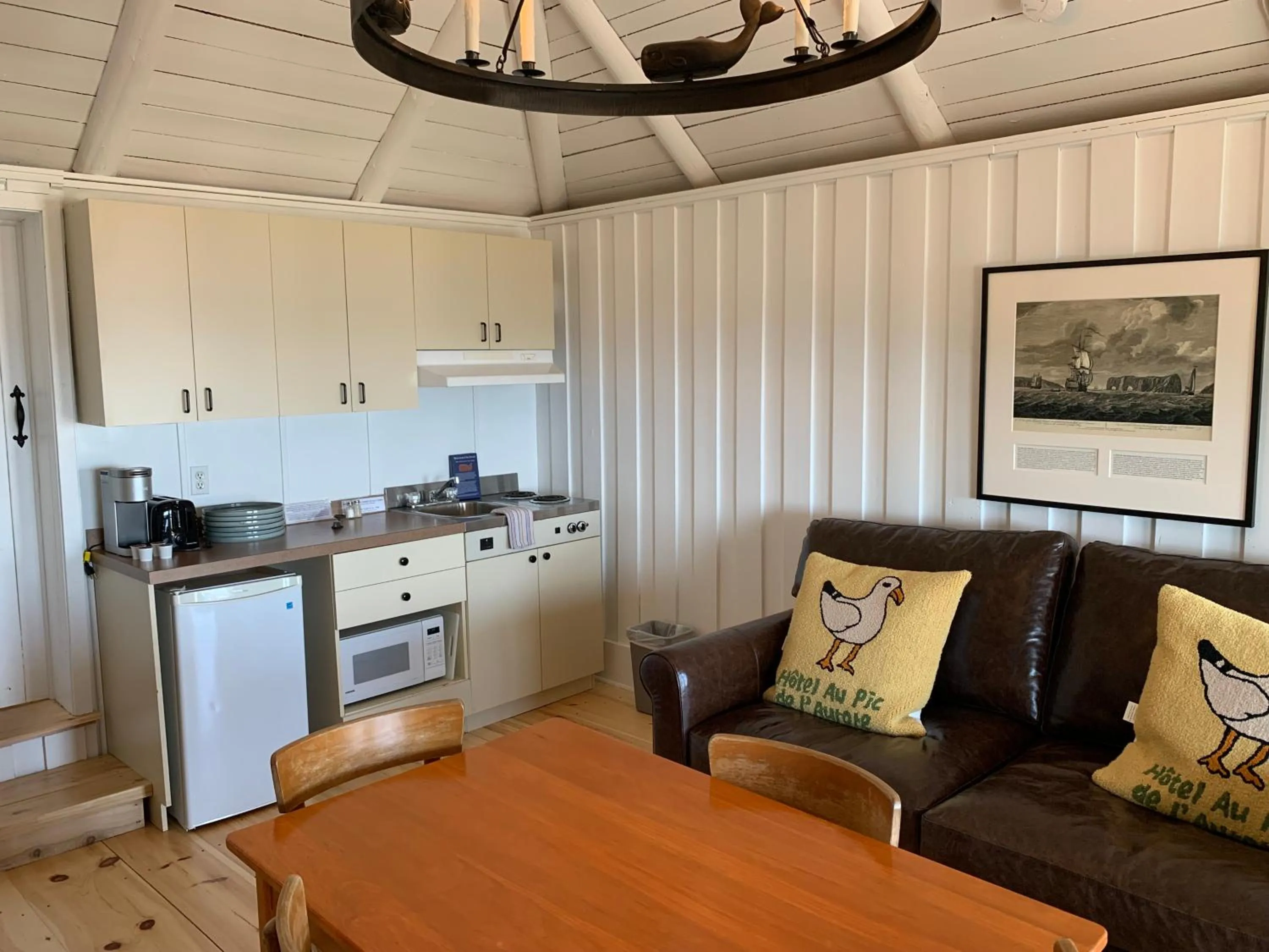 Coffee/tea facilities in Au Pic de l'Aurore Motel-Chalets