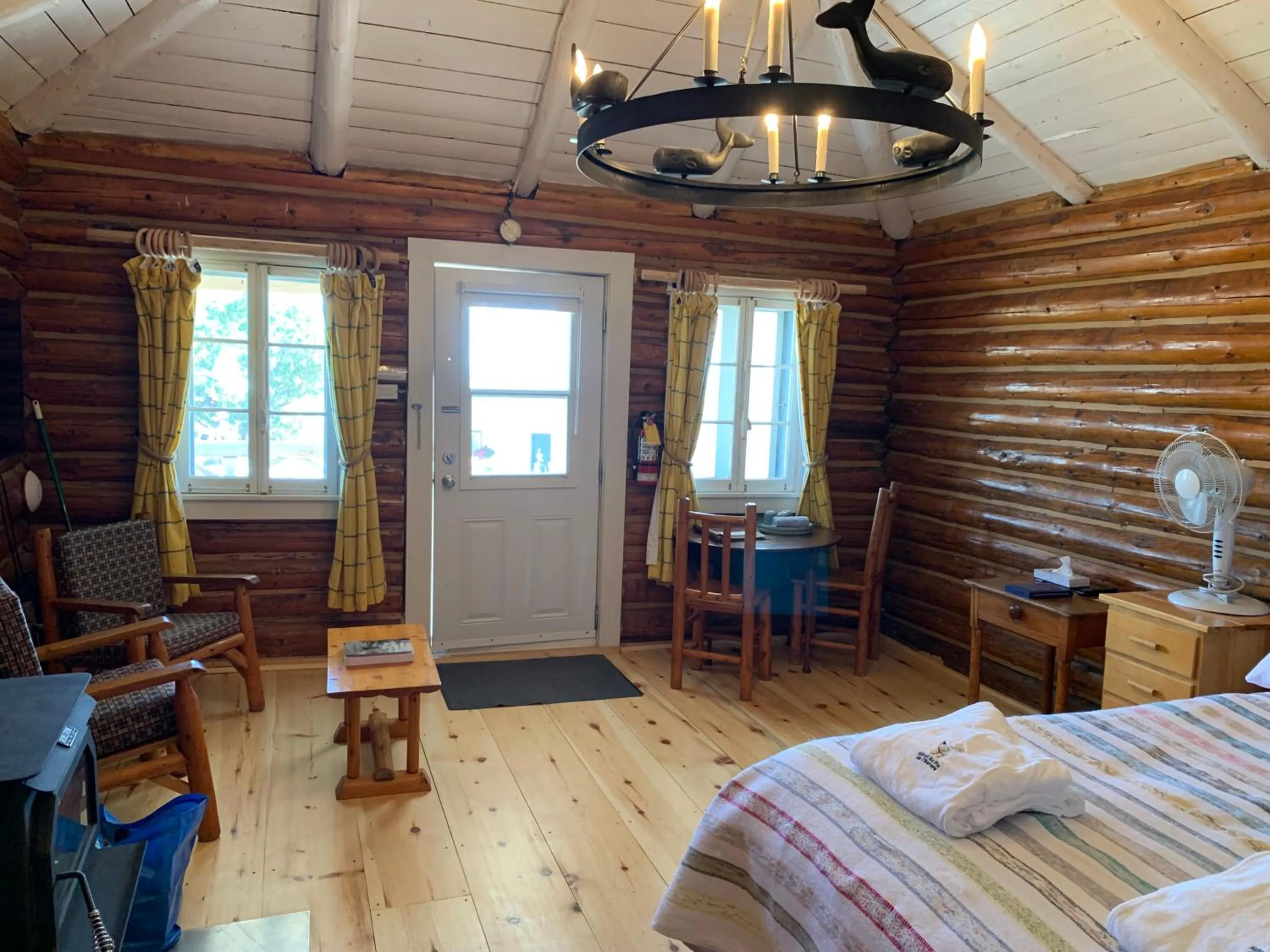 Bed in Au Pic de l'Aurore Motel-Chalets