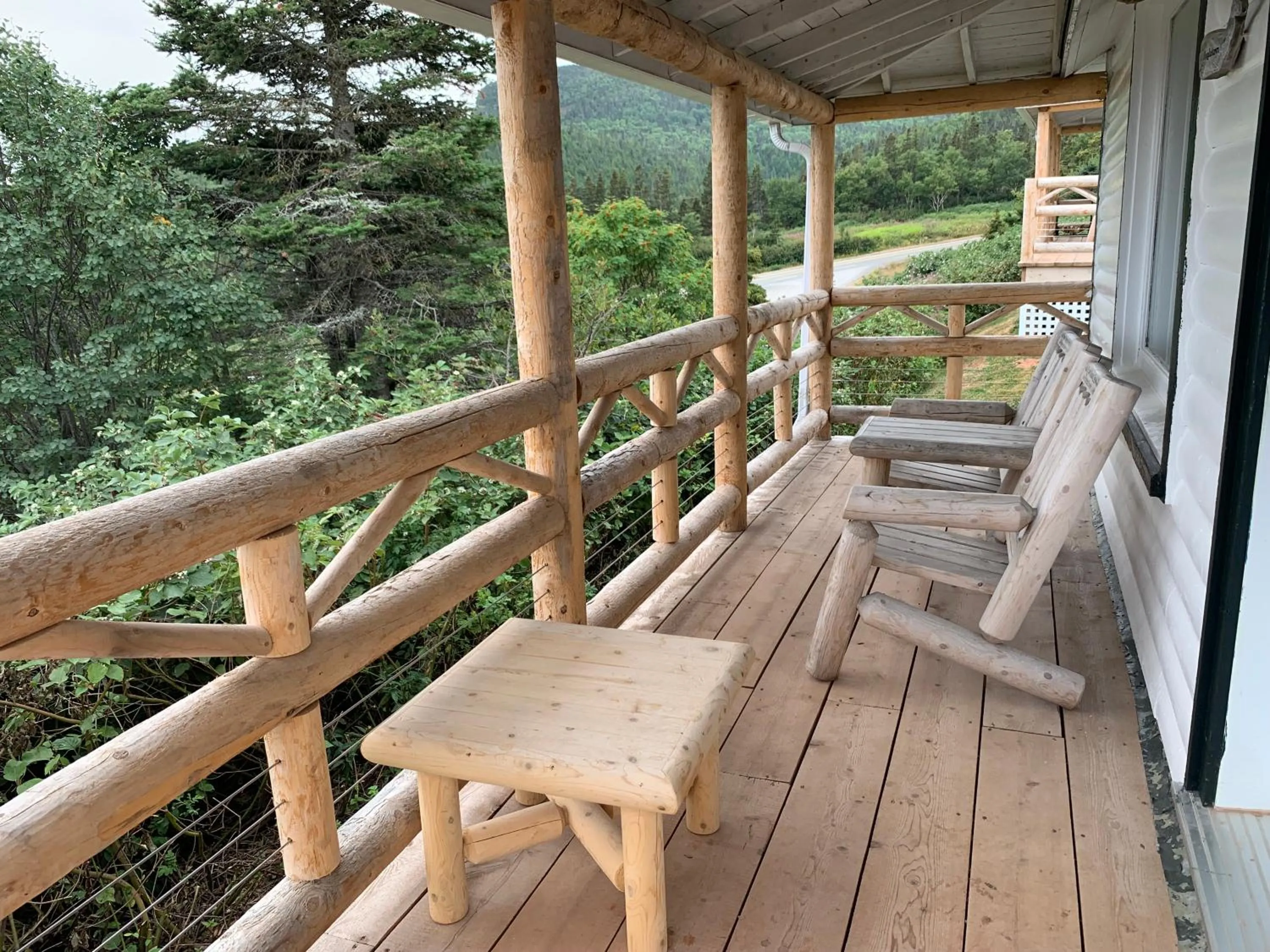 Patio in Au Pic de l'Aurore Motel-Chalets