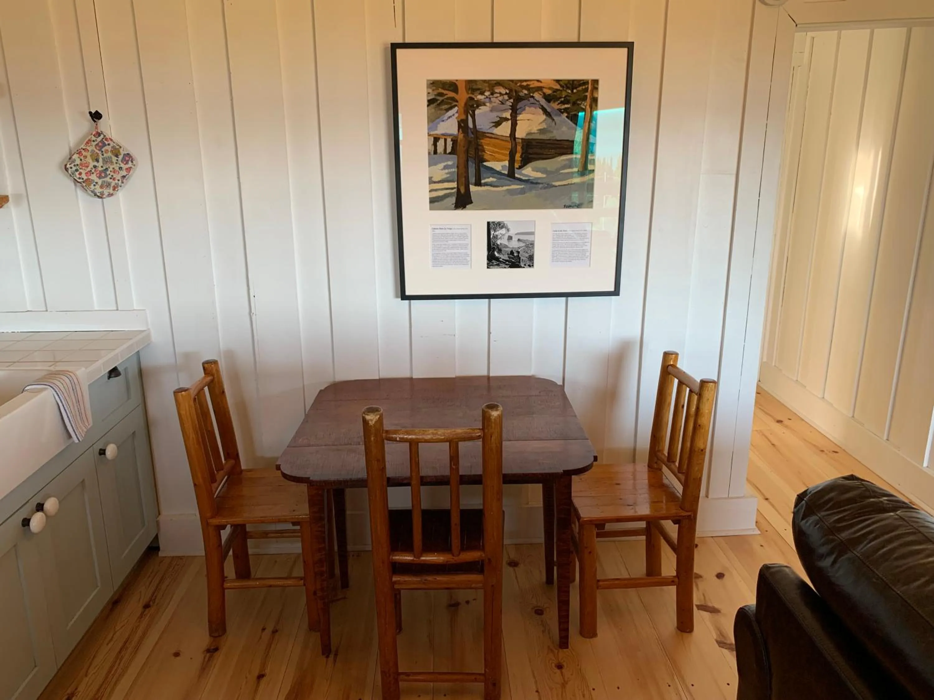 Kitchen or kitchenette in Au Pic de l'Aurore Motel-Chalets