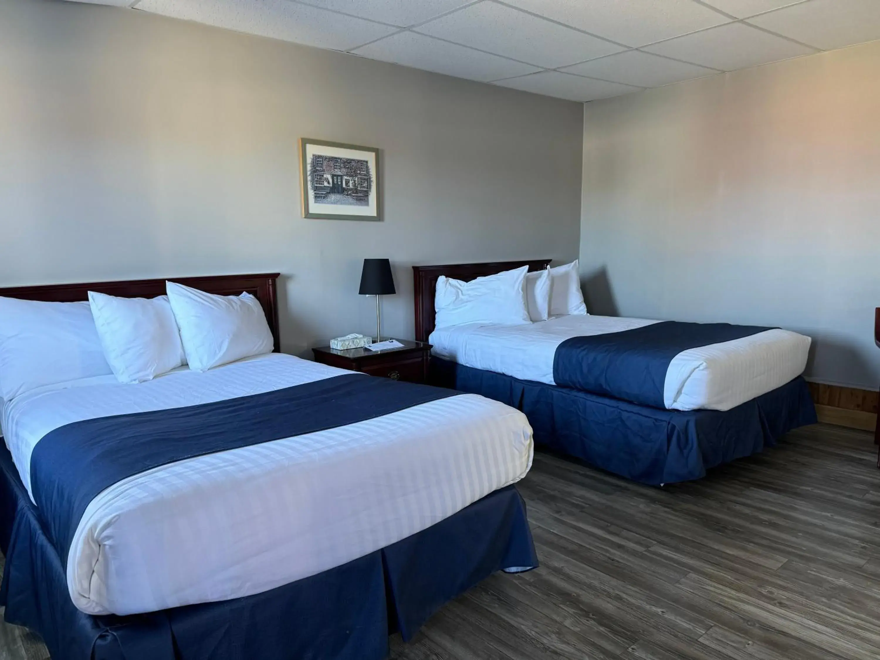 Motel Double Room with Two Double Beds with Sea View in Hotel-Motel Fleur de Lys Motel Double Room with Two Double Beds with Sea View in Hotel-Motel Fleur de Lys