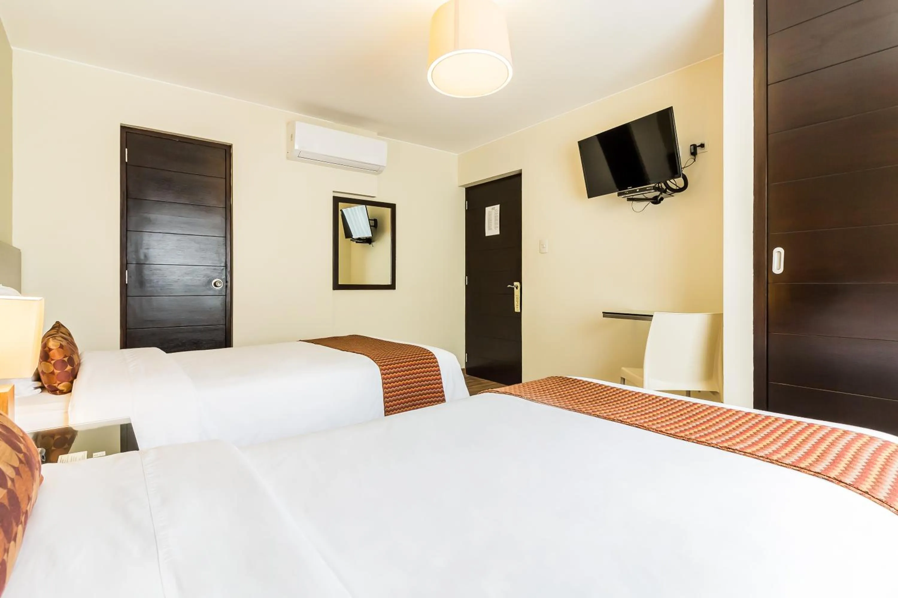 Photo of the whole room, Bed in Tambo Dos de Mayo