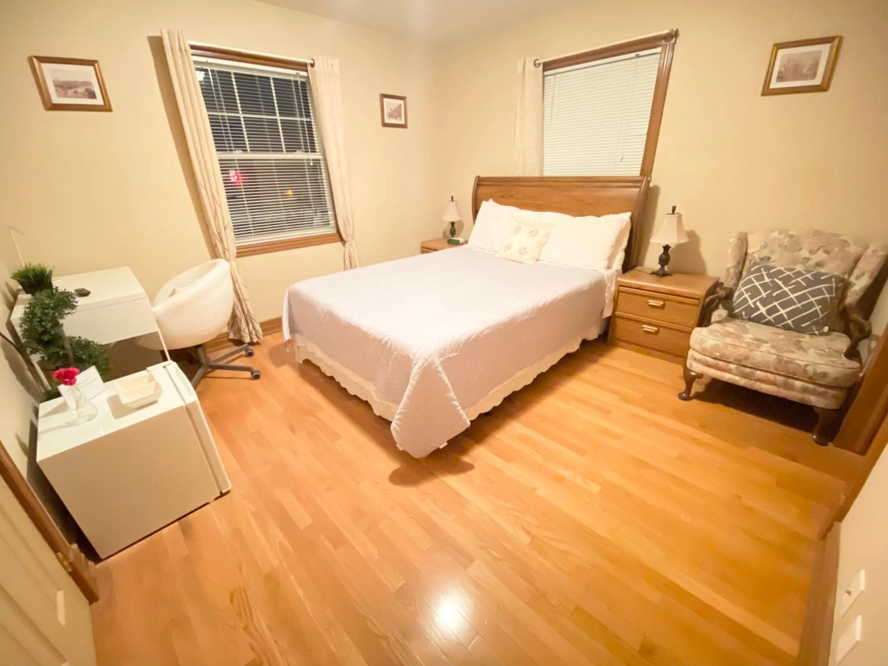 Photo of the whole room, Bed in Anna's Bed & Breakfast