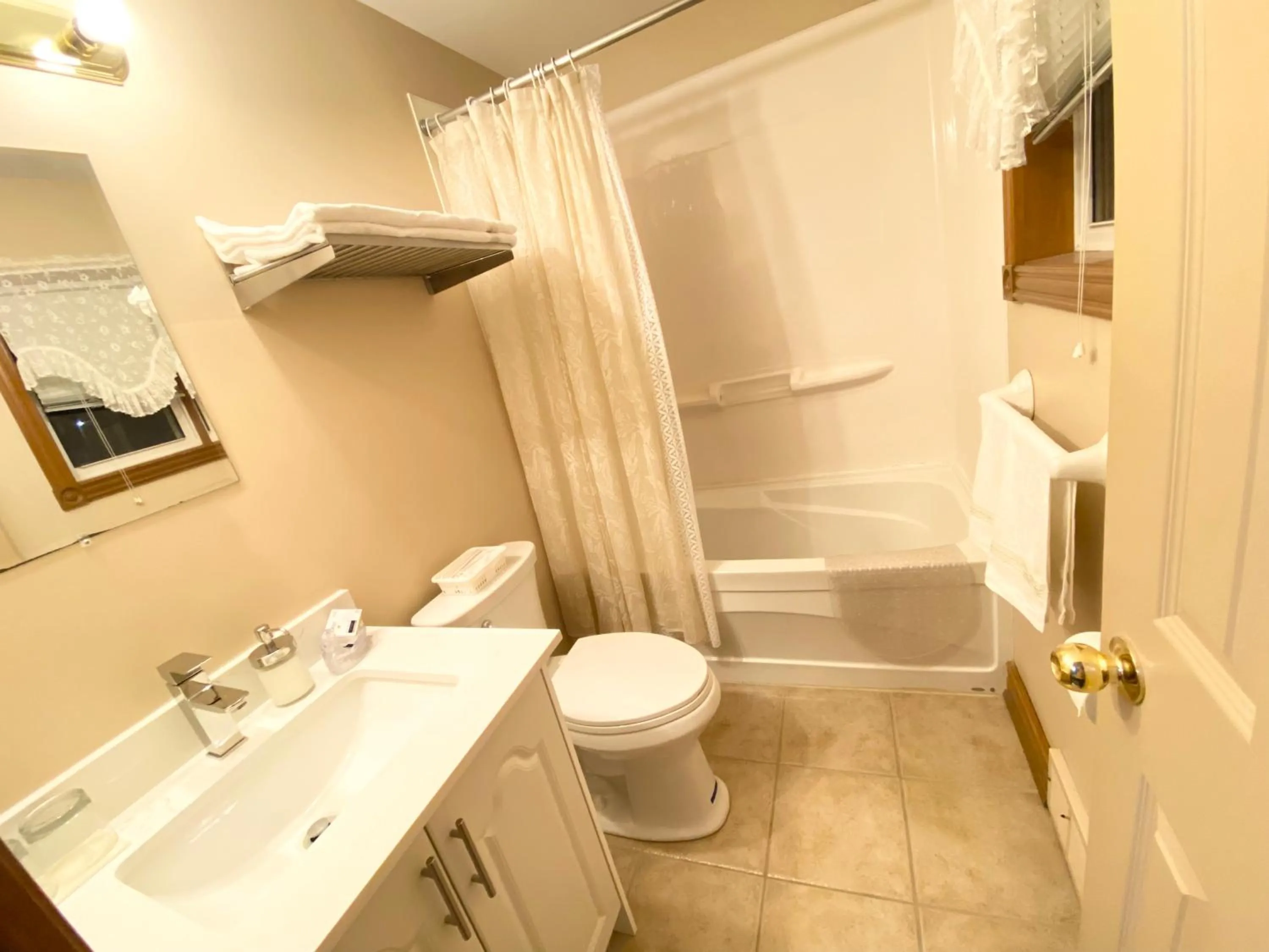 Bathroom in Anna's Bed & Breakfast