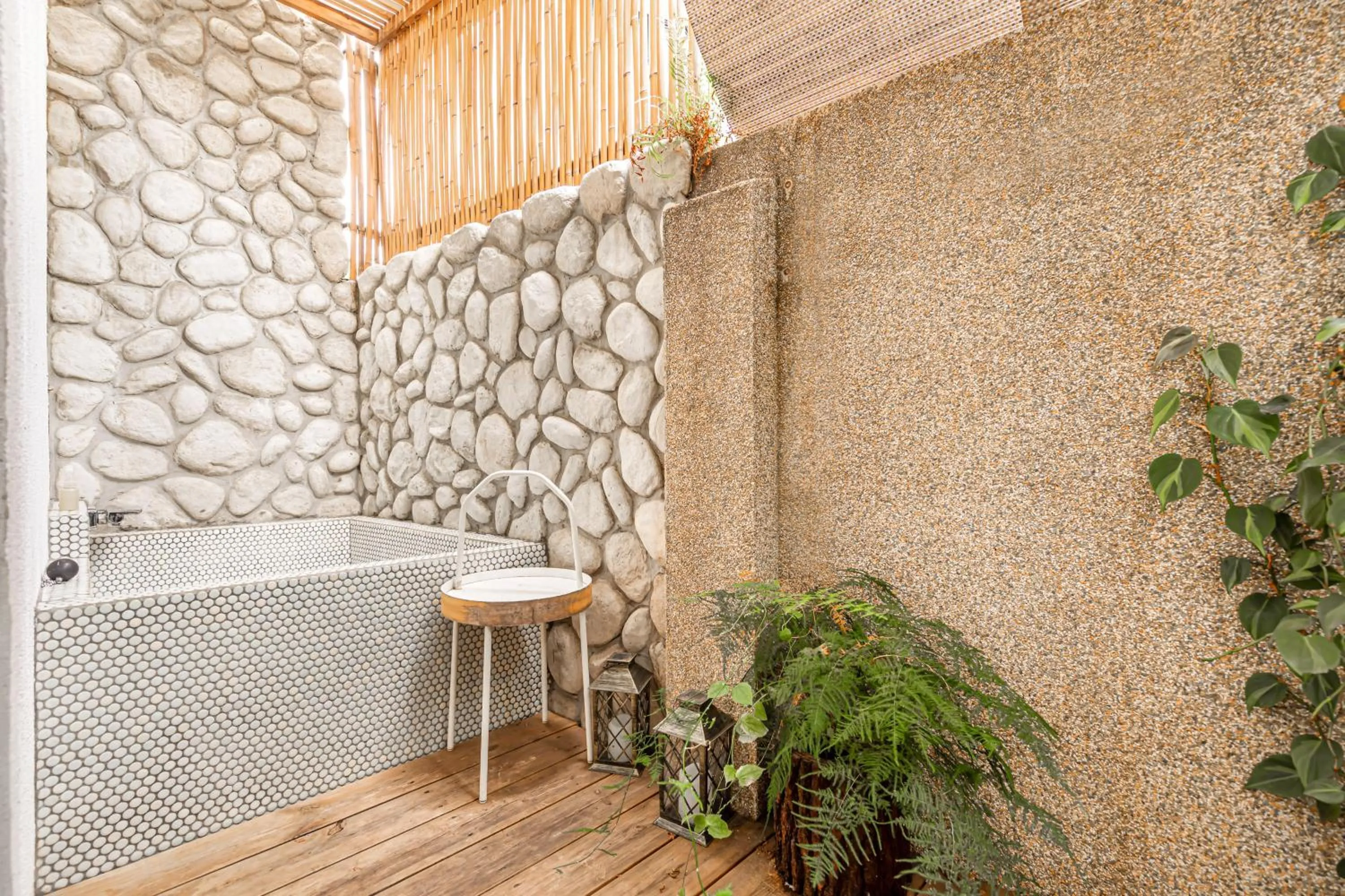 Bathroom in IsShoNi house