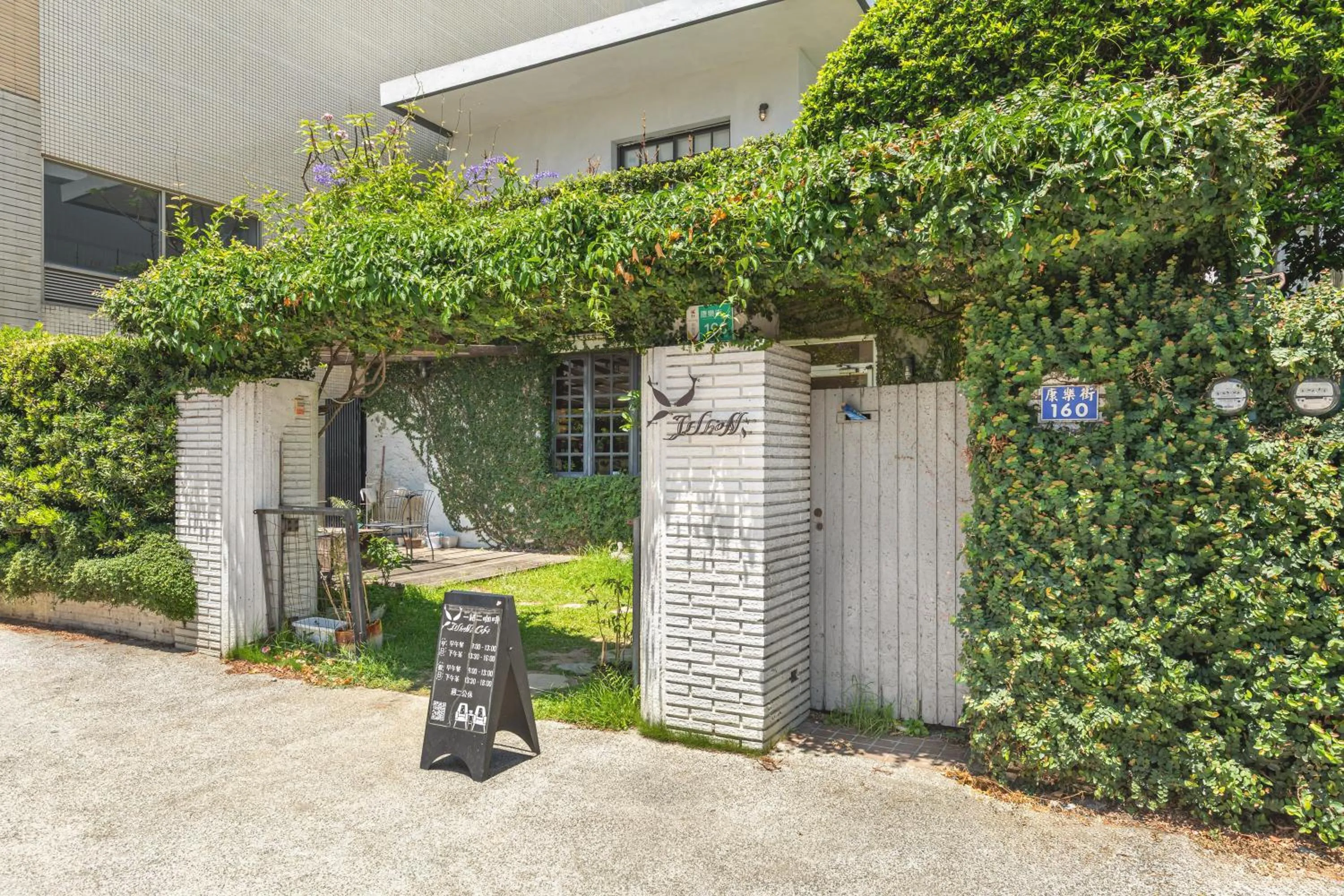 Property building in IsShoNi house