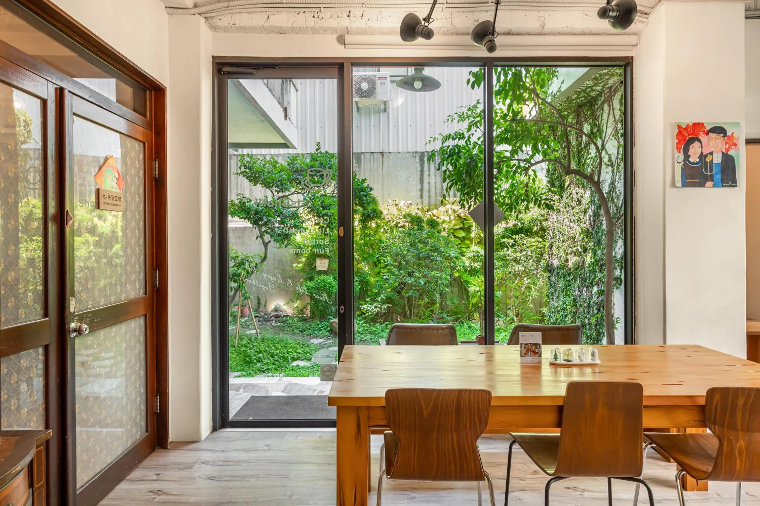 Restaurant/places to eat in IsShoNi house