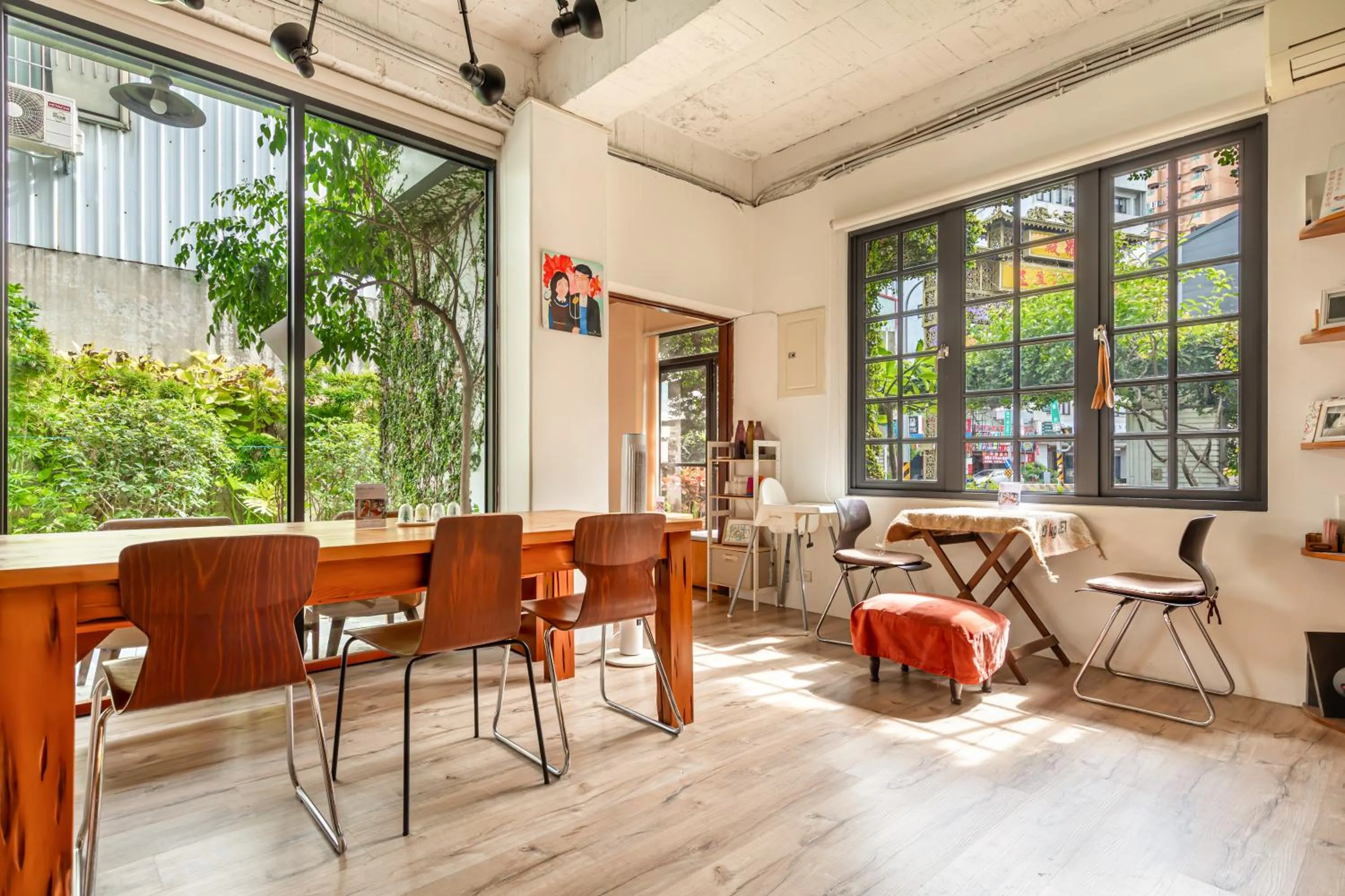 Restaurant/places to eat in IsShoNi house