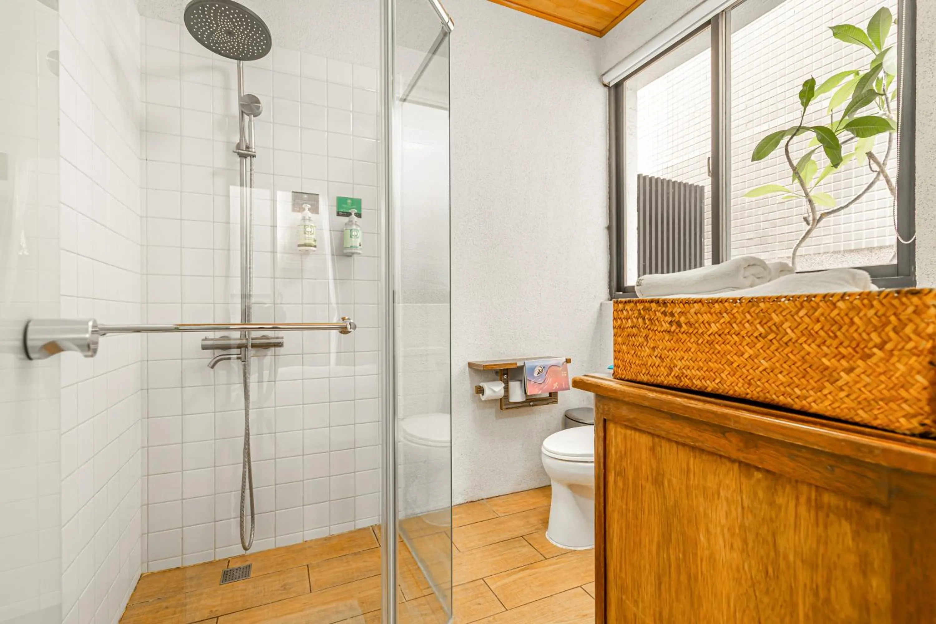 Bathroom in IsShoNi house