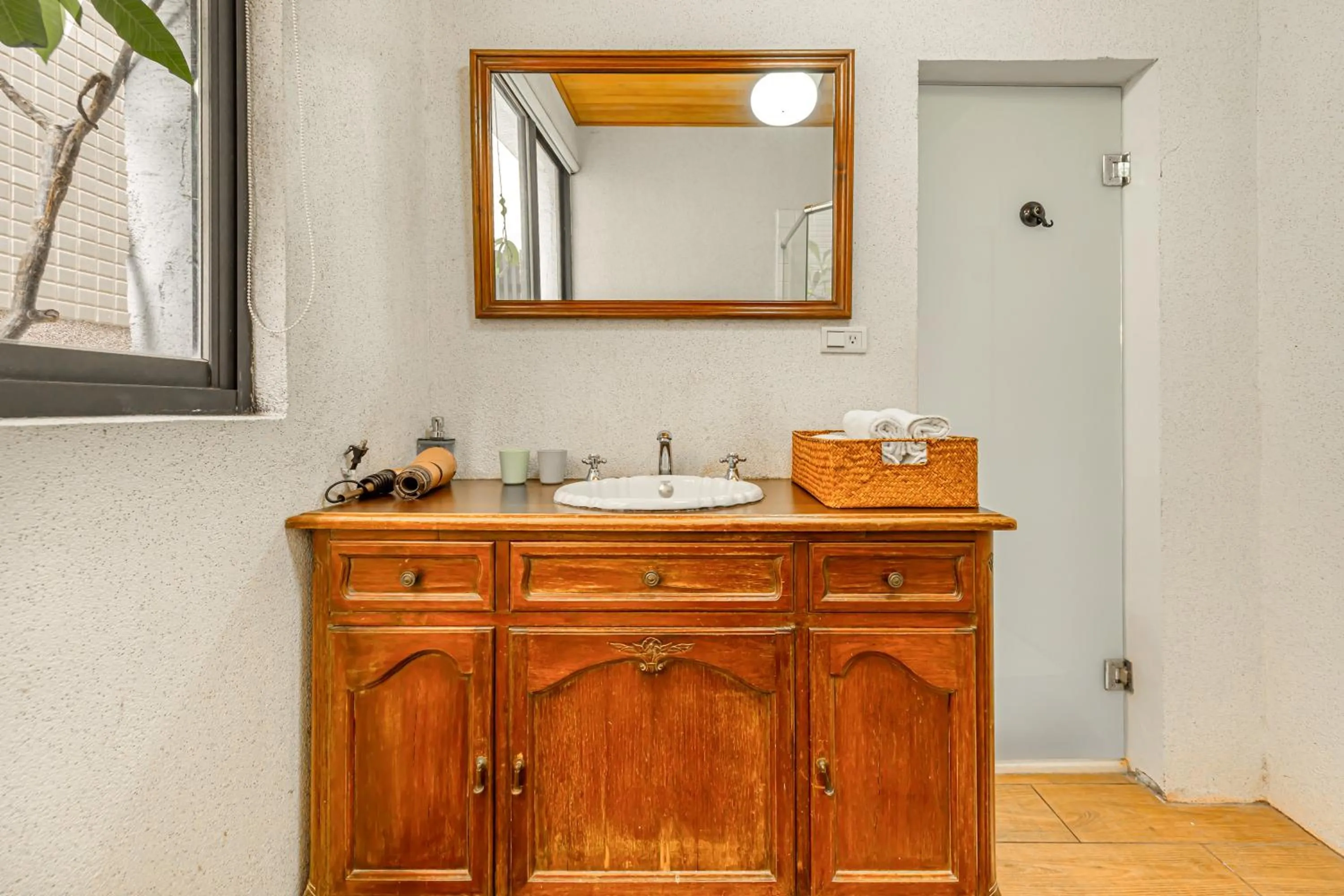 Bathroom in IsShoNi house