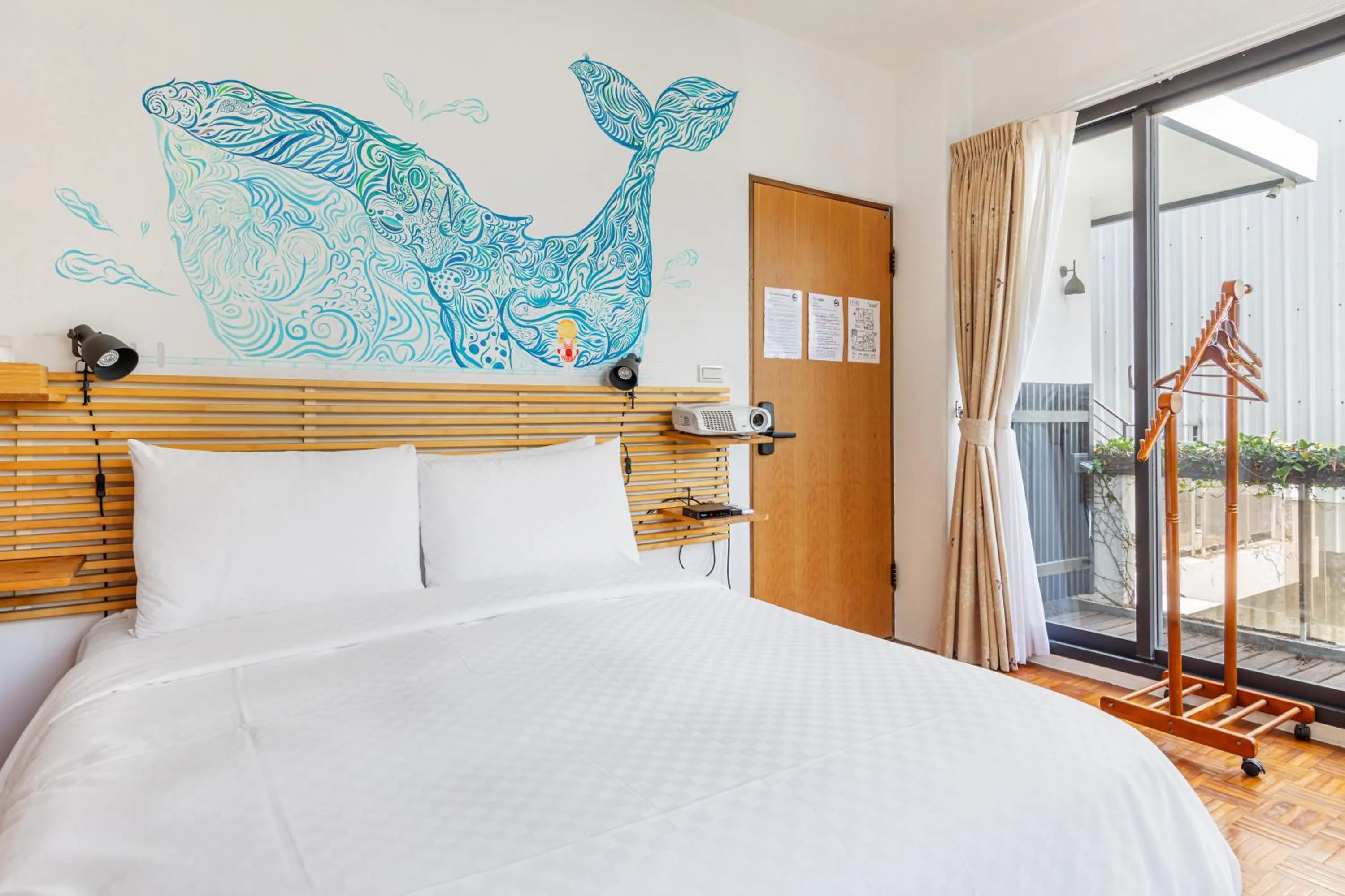 Photo of the whole room, Bed in IsShoNi house