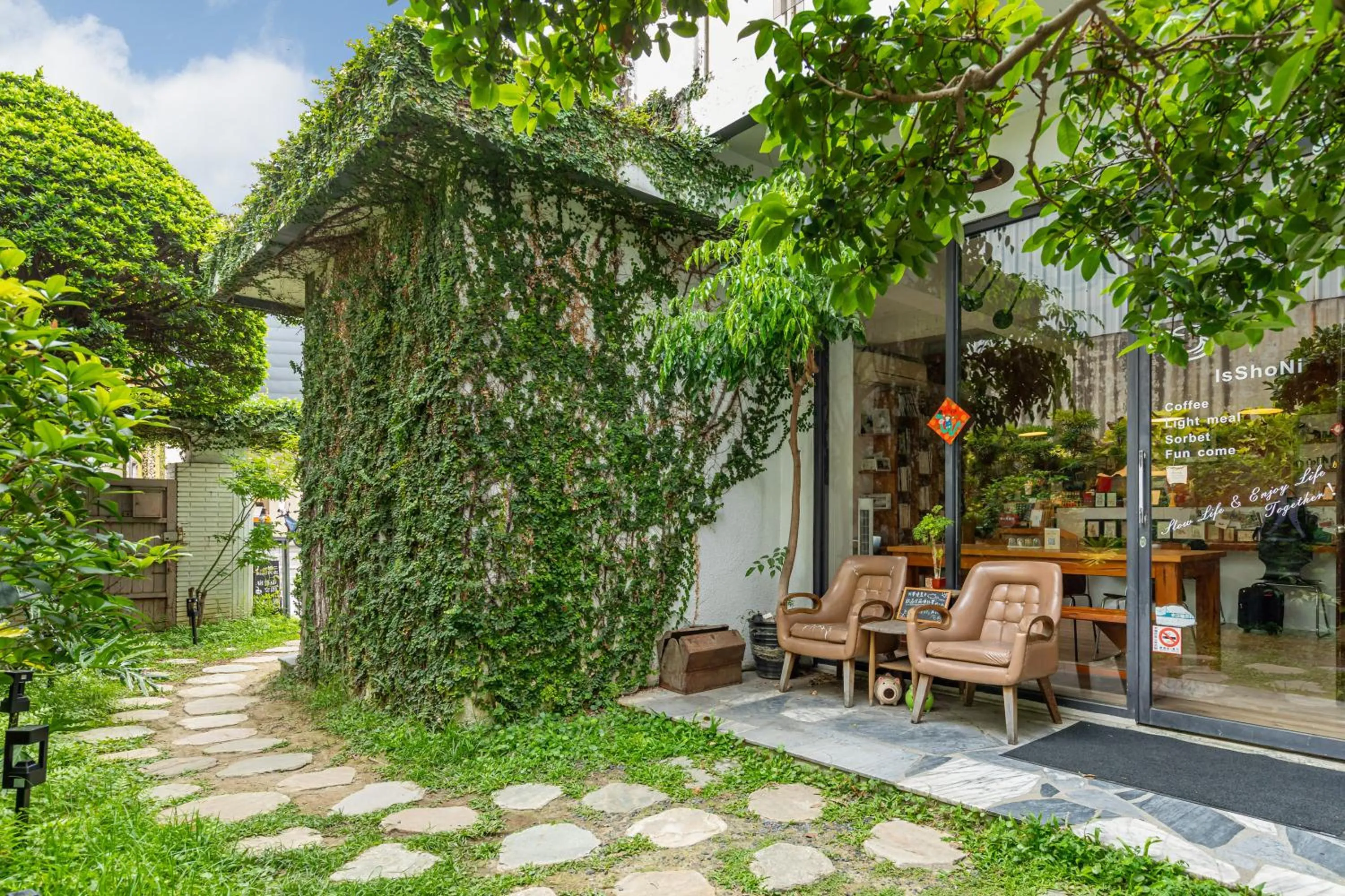 Property building in IsShoNi house