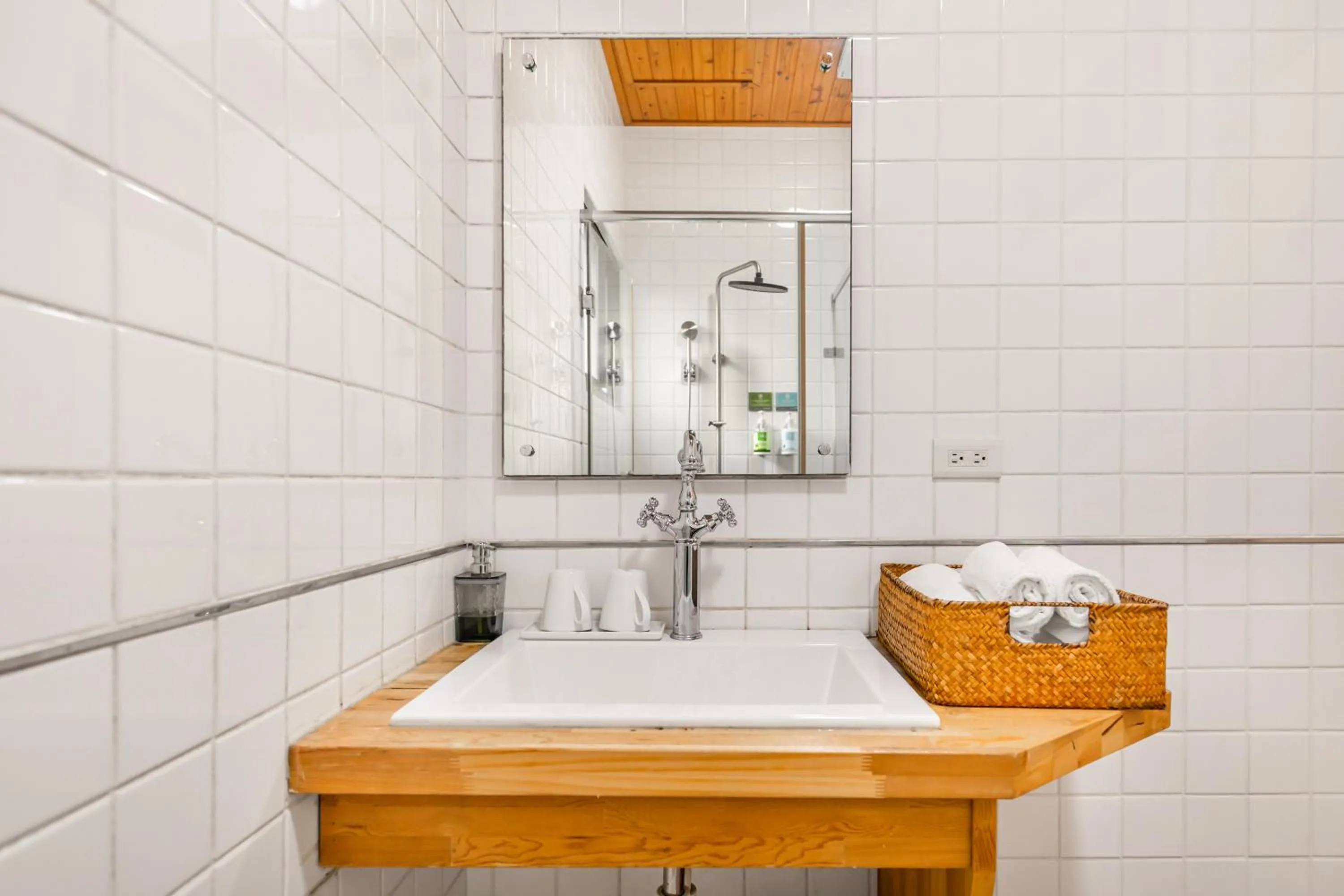 Bathroom in IsShoNi house