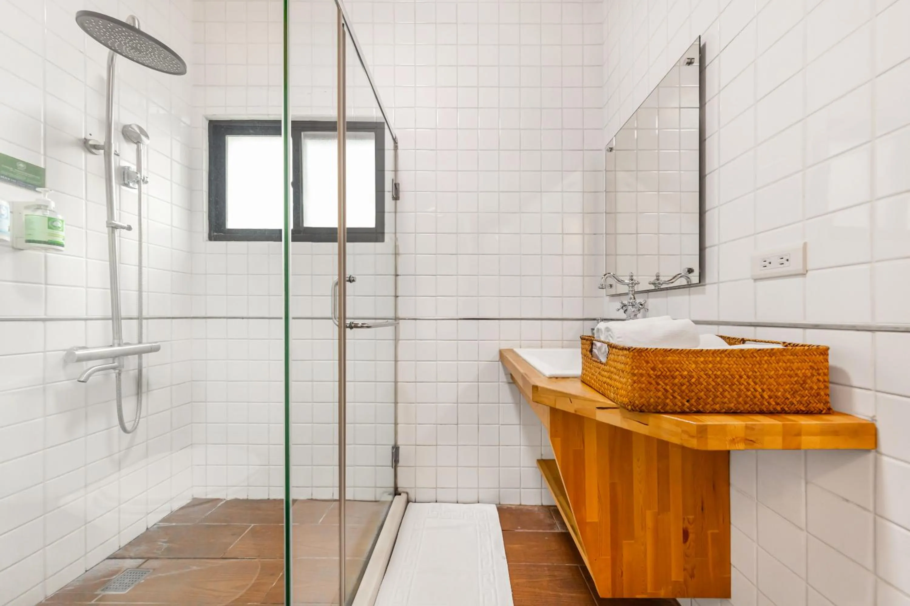 Bathroom in IsShoNi house