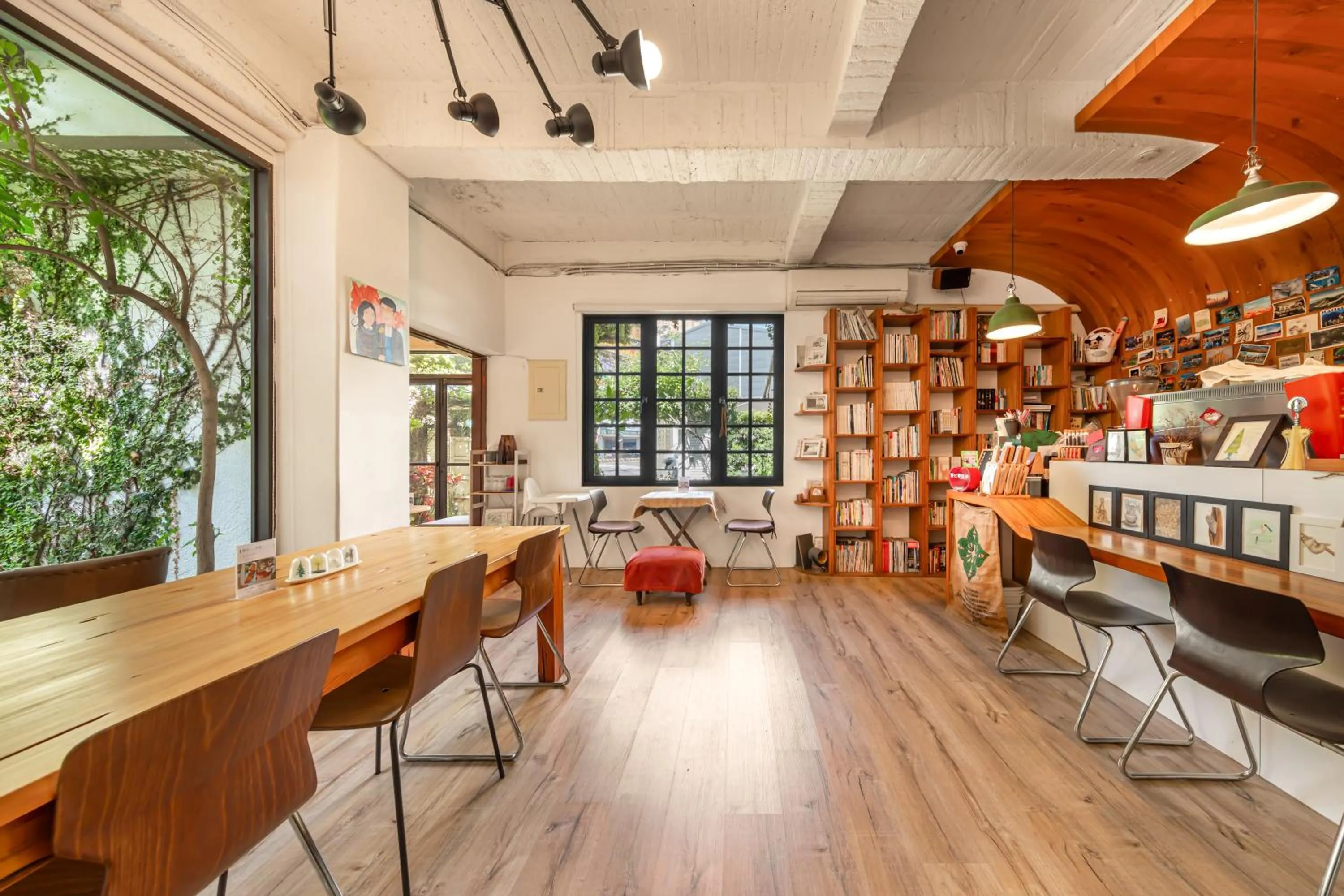 Restaurant/places to eat in IsShoNi house