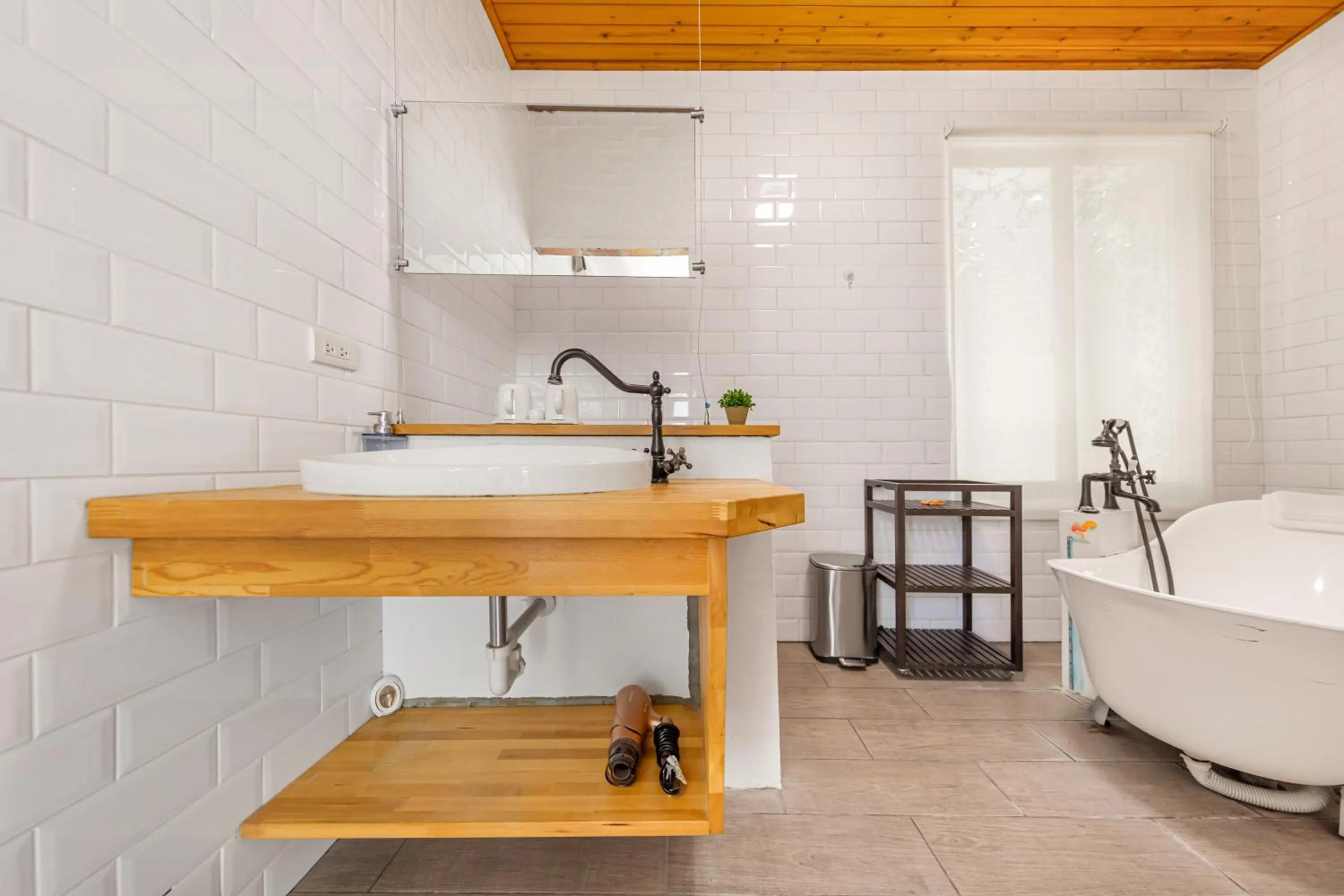 Bathroom in IsShoNi house